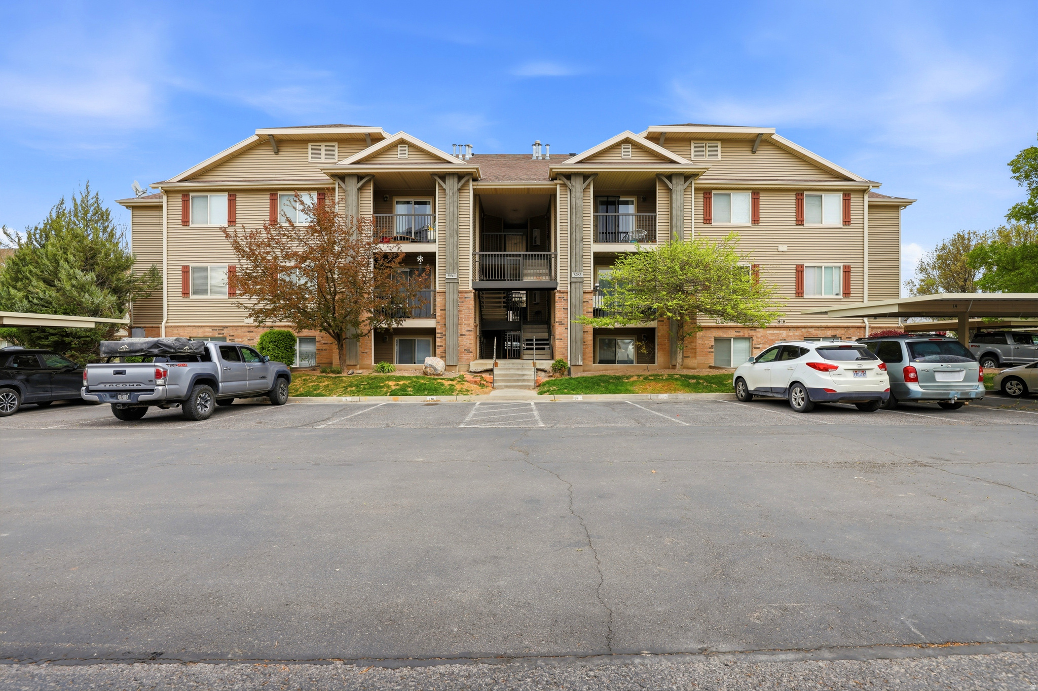 Check out this top floor condo with vaulted ceilings and open floor plan! This beautiful unit has 3 bedrooms, 2 bathrooms with a spacious living room and is move in ready. Look into the first time home buyer grant program Eagle Mountain City has for qualified buyers.  The square footage is from county records, buyer to verify all information.