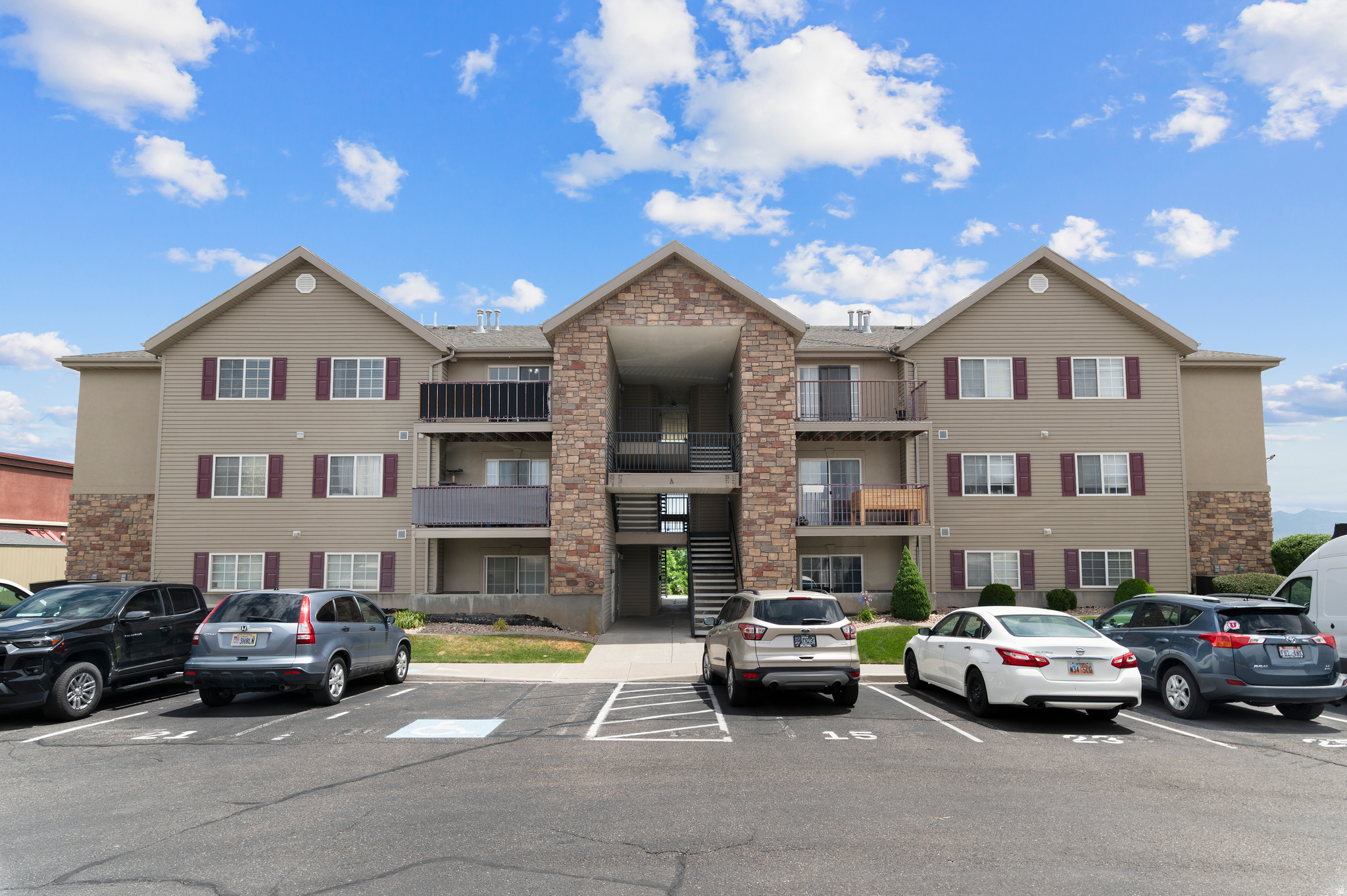 HILLCREST - Residential