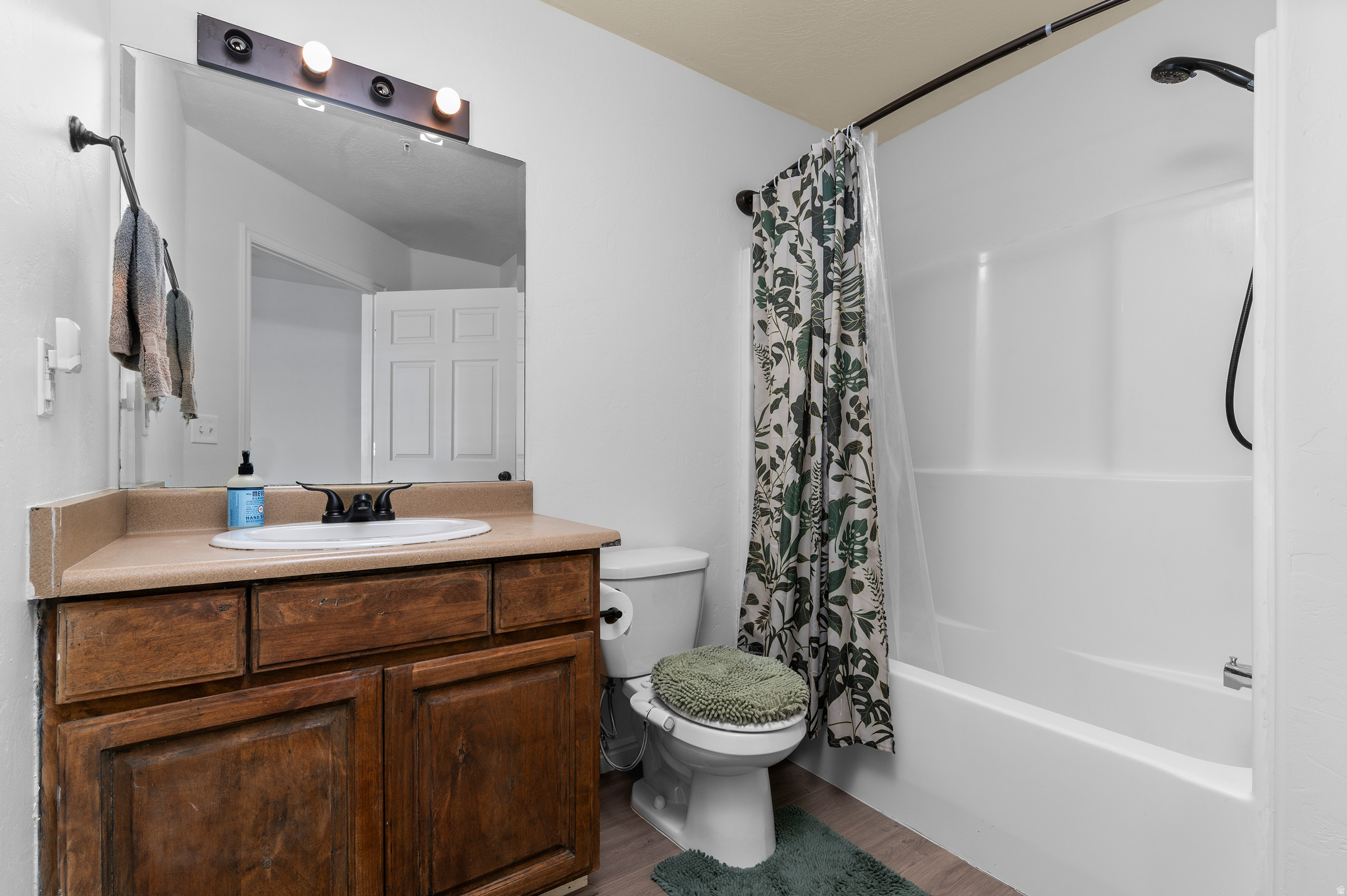 HILLCREST - Residential
