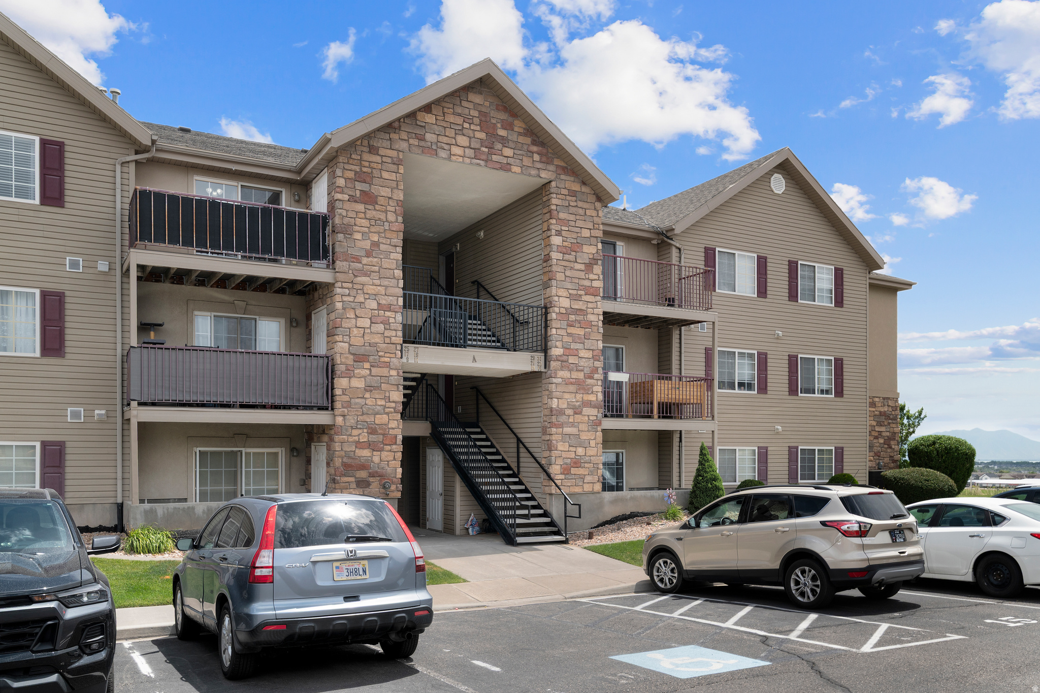 HILLCREST - Residential
