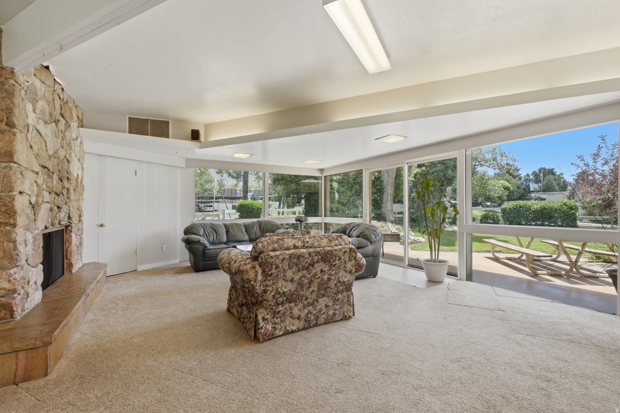 WOODBRIDGE CONDM - Residential