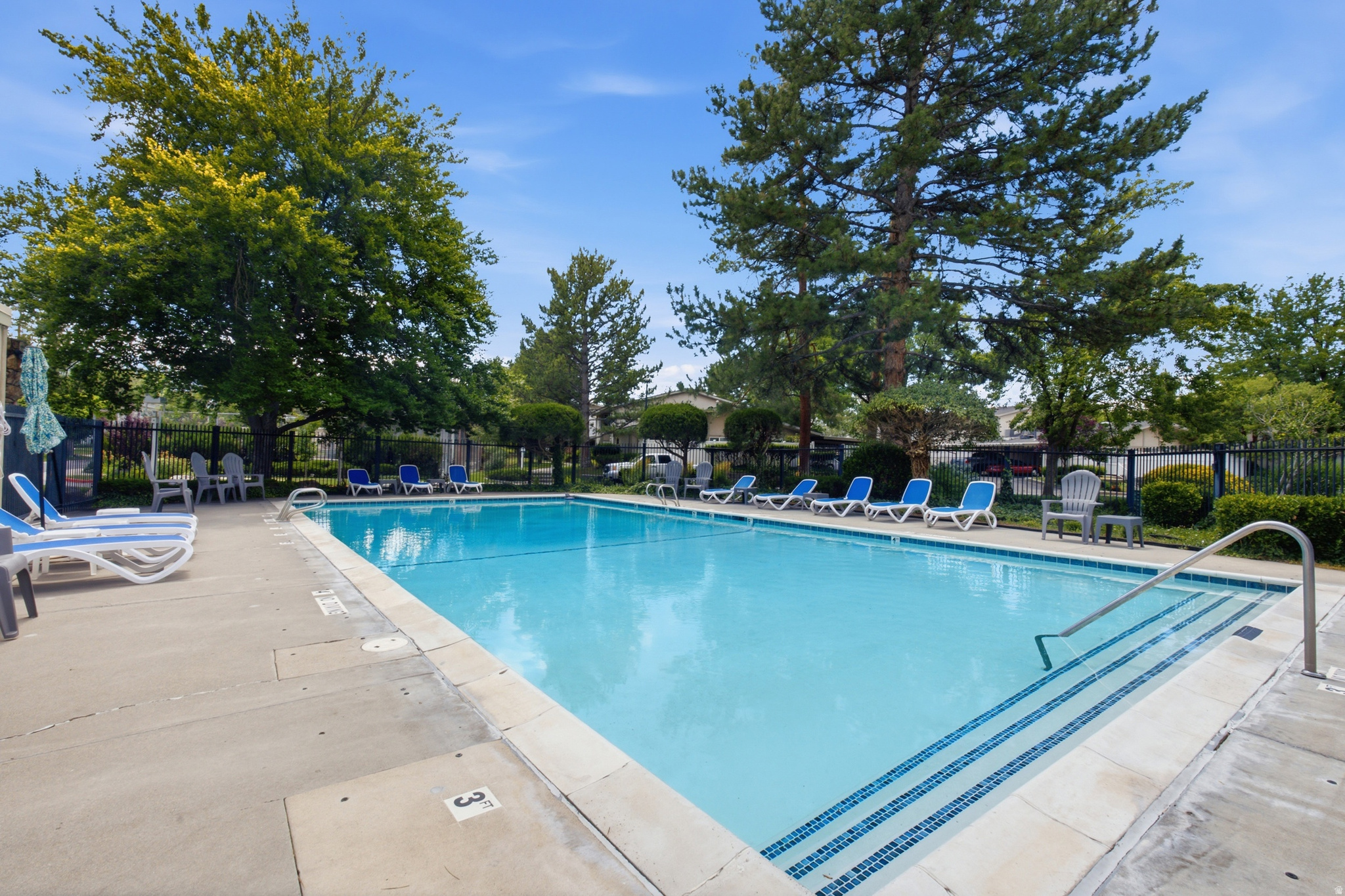 WOODBRIDGE CONDM - Residential