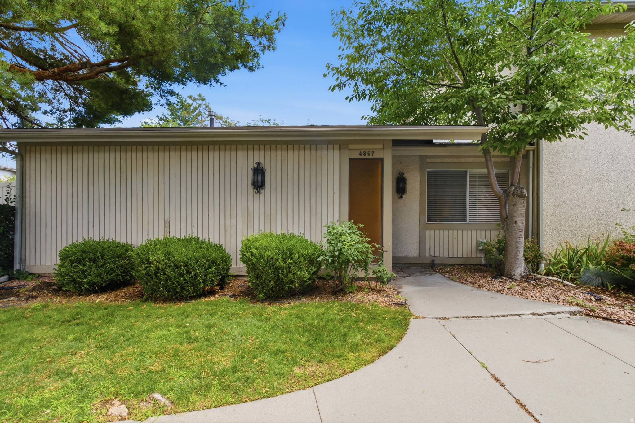 WOODBRIDGE CONDM - Residential