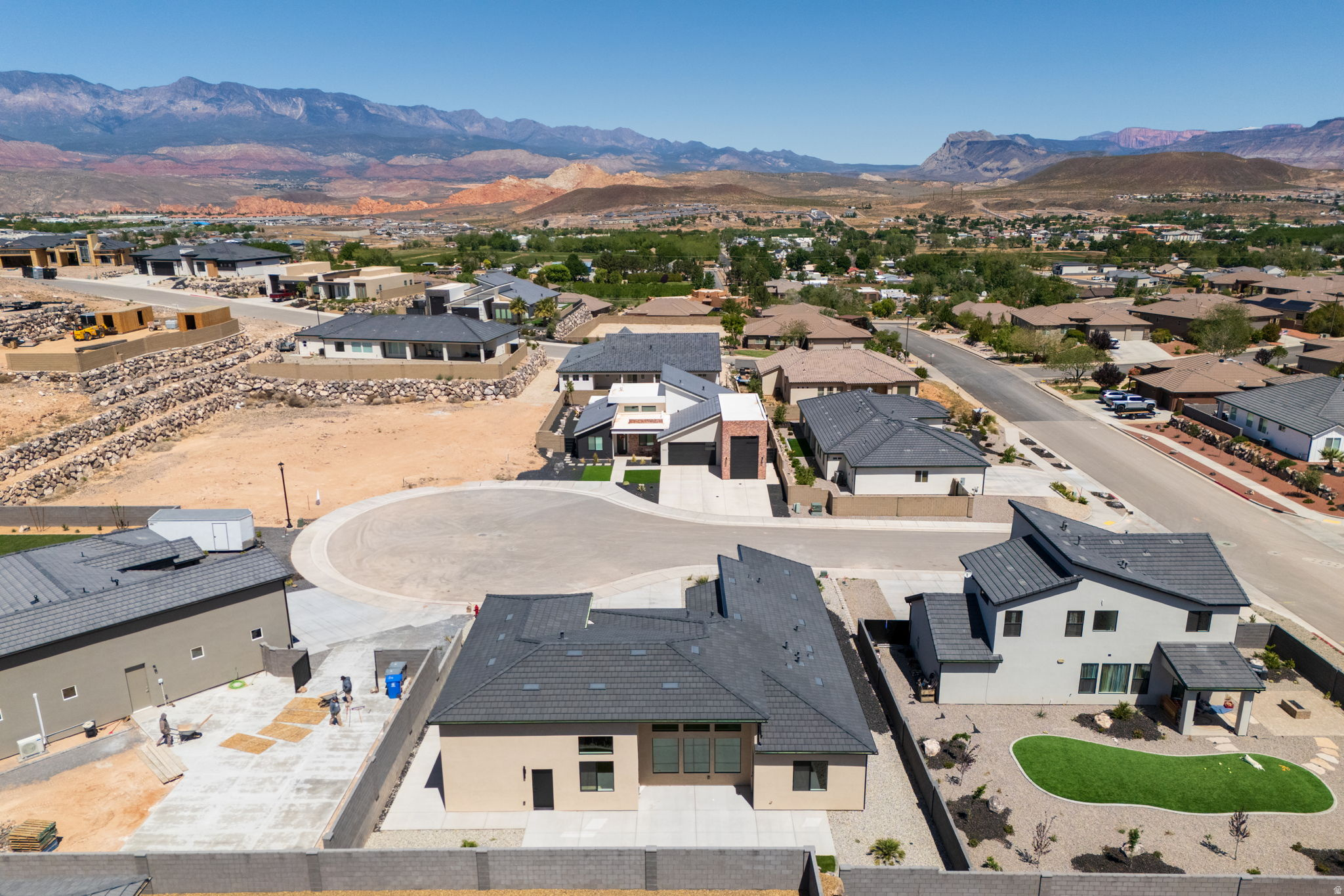 SCENIC POINTE - Residential