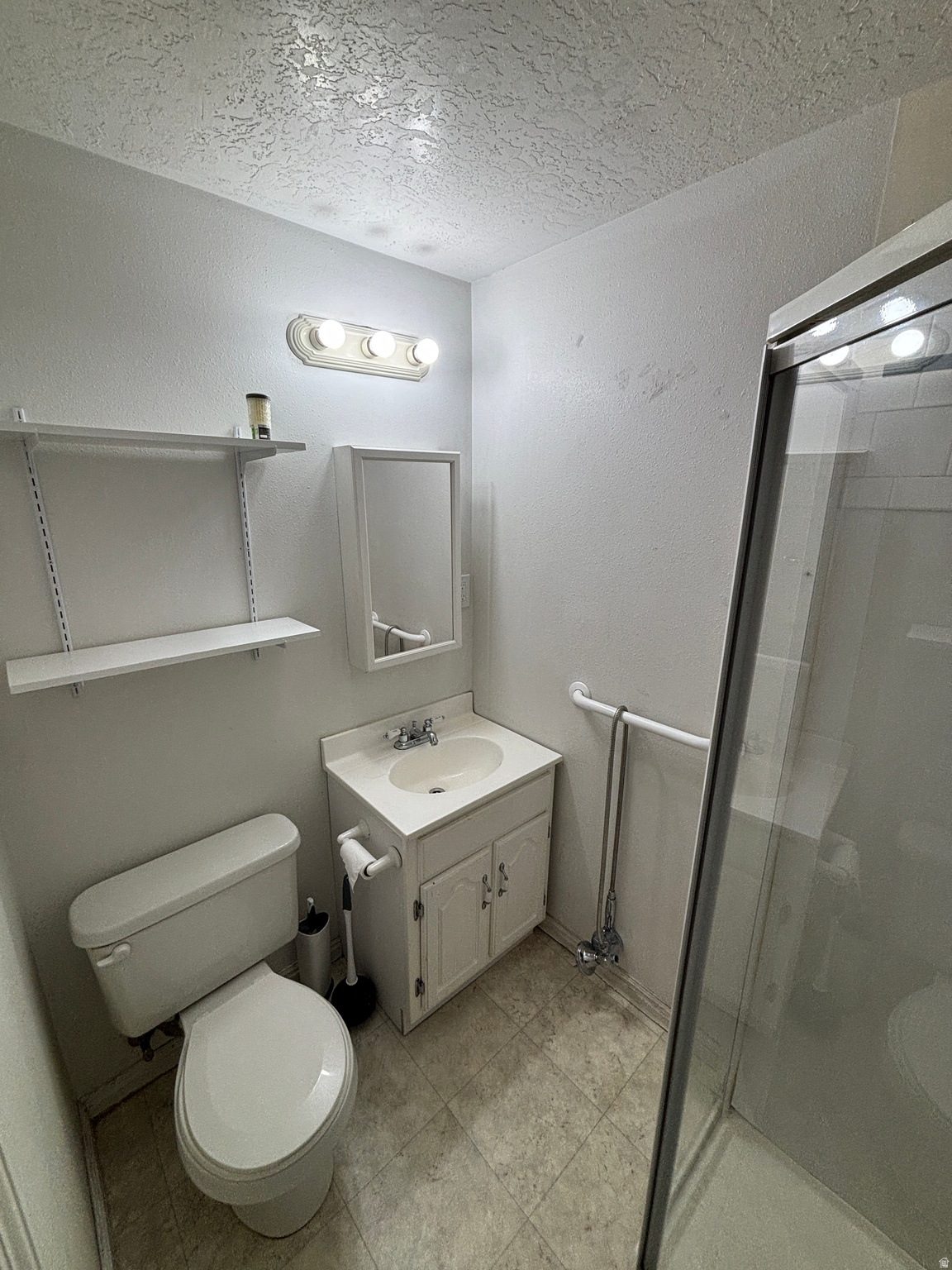 VISTA LAKE - Residential Lease