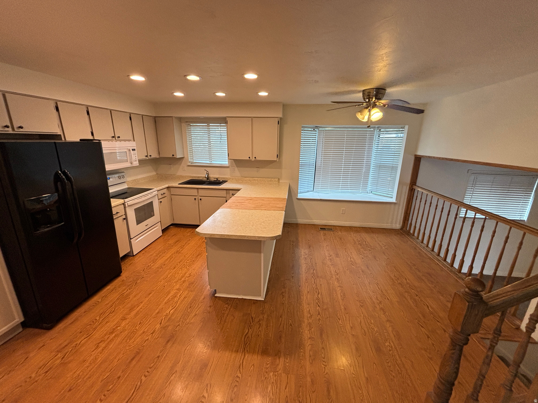 VISTA LAKE - Residential Lease
