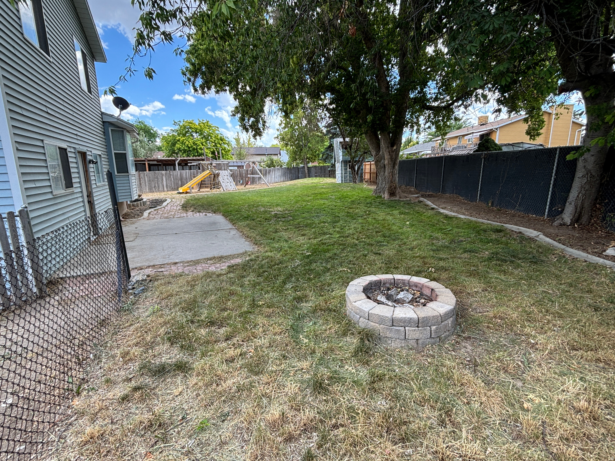 VISTA LAKE - Residential Lease