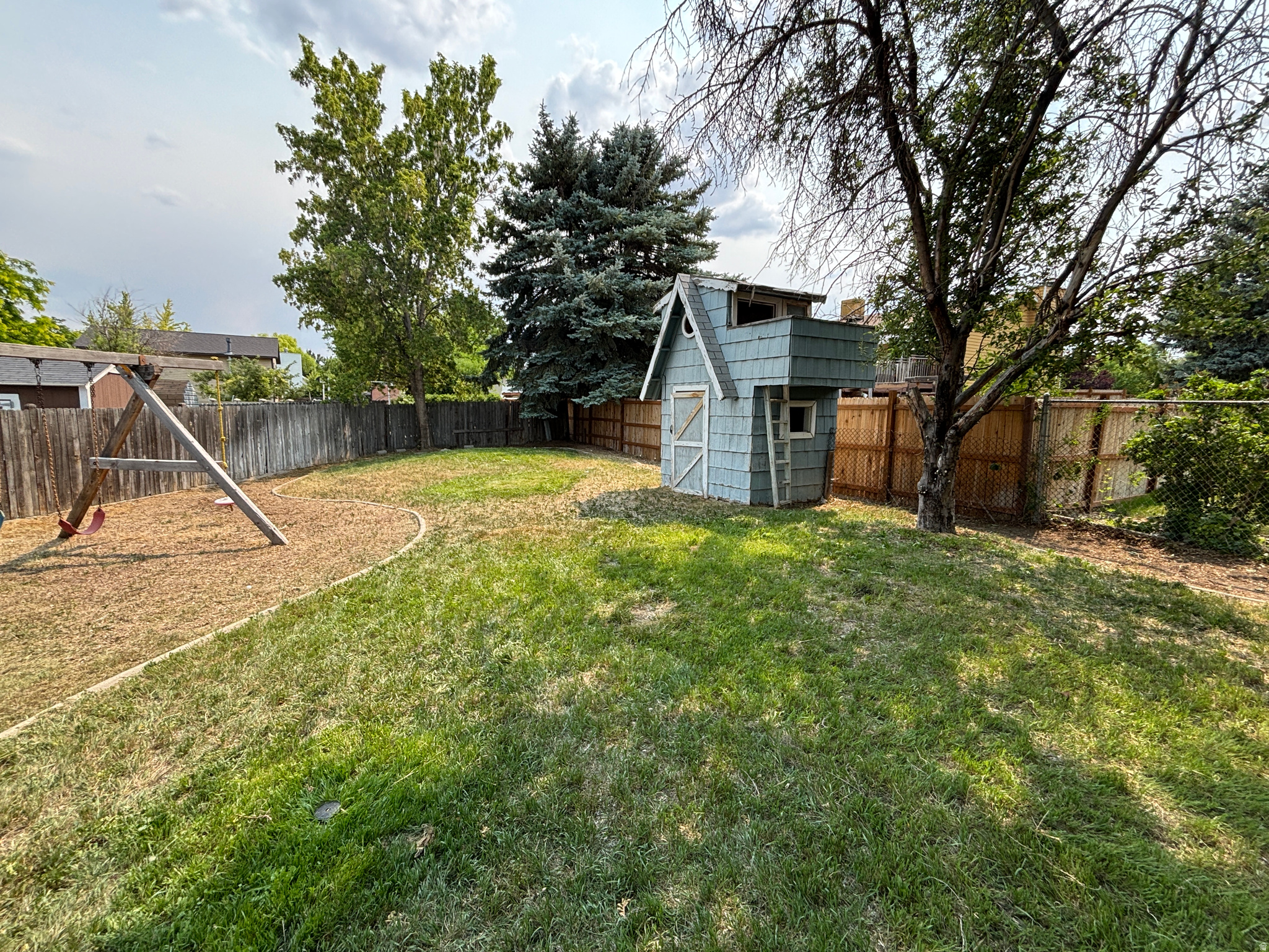 VISTA LAKE - Residential Lease