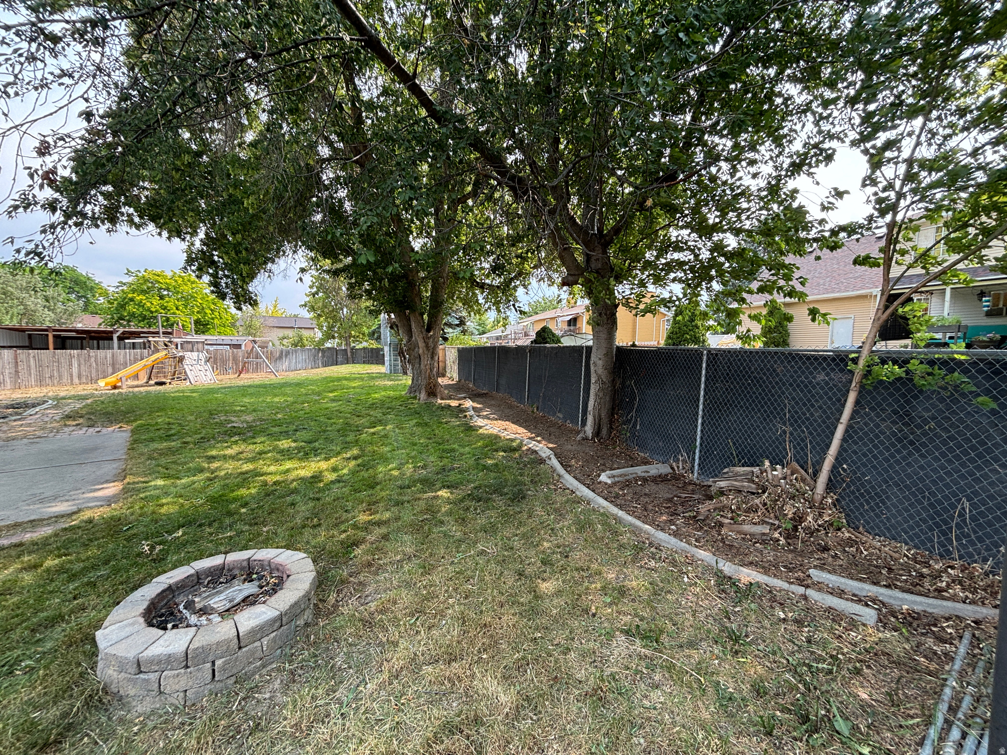 VISTA LAKE - Residential Lease
