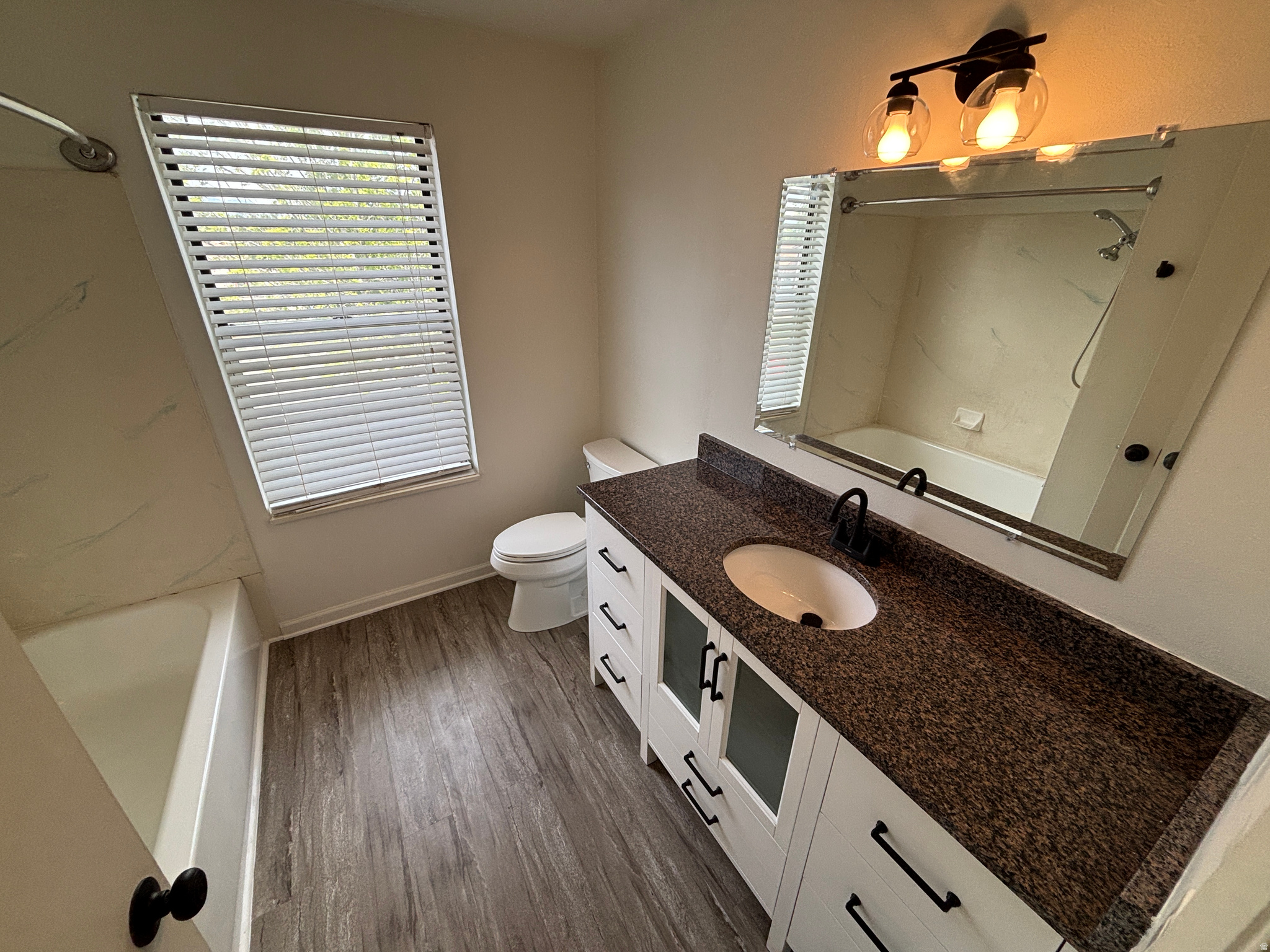 VISTA LAKE - Residential Lease