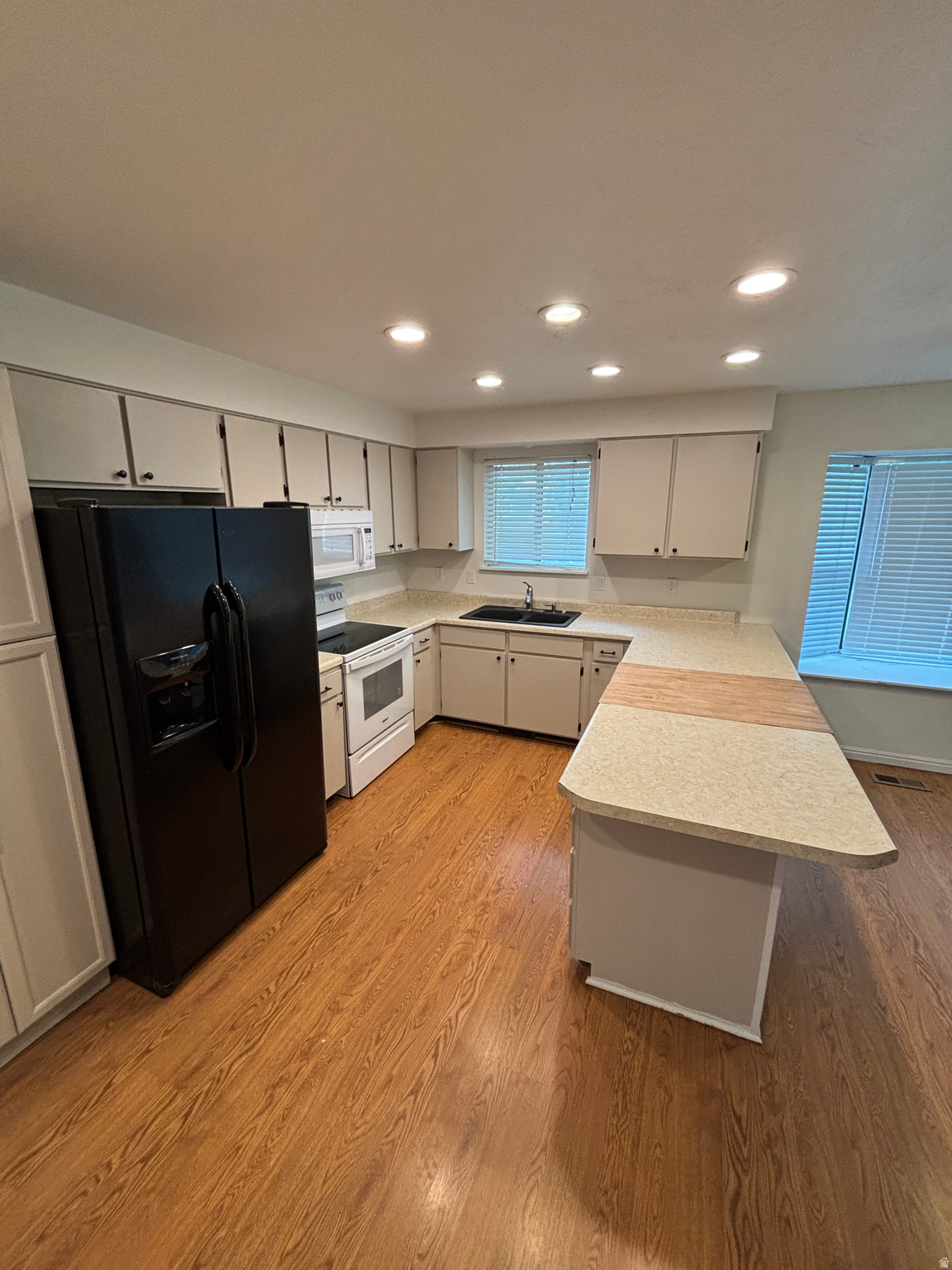 VISTA LAKE - Residential Lease