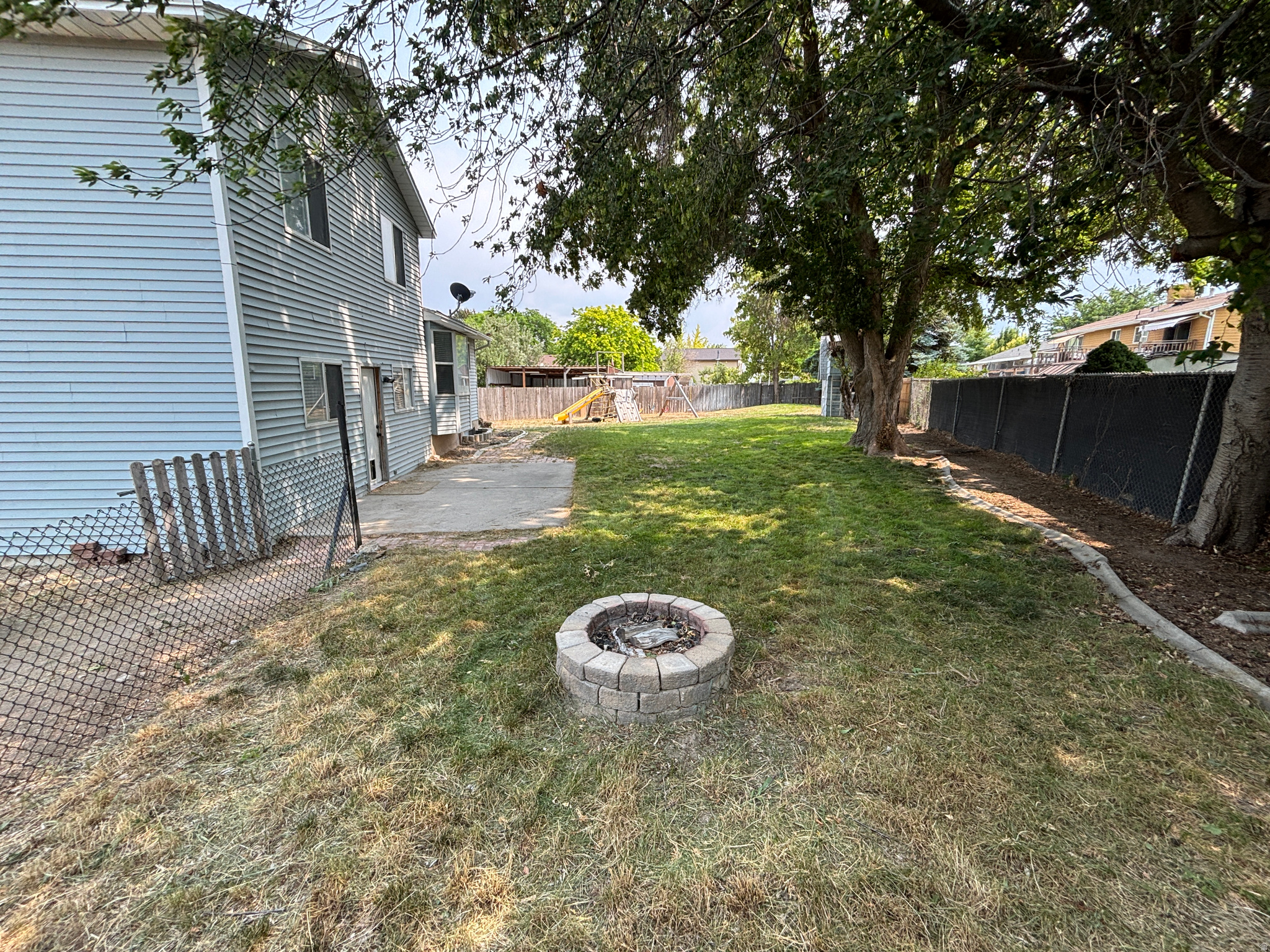 VISTA LAKE - Residential Lease