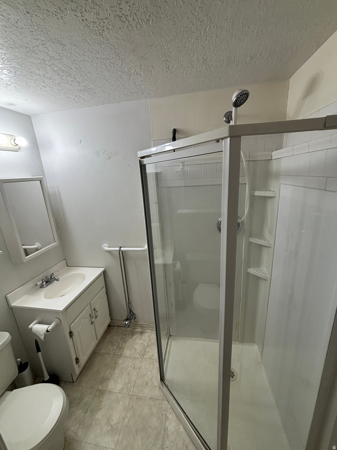 VISTA LAKE - Residential Lease