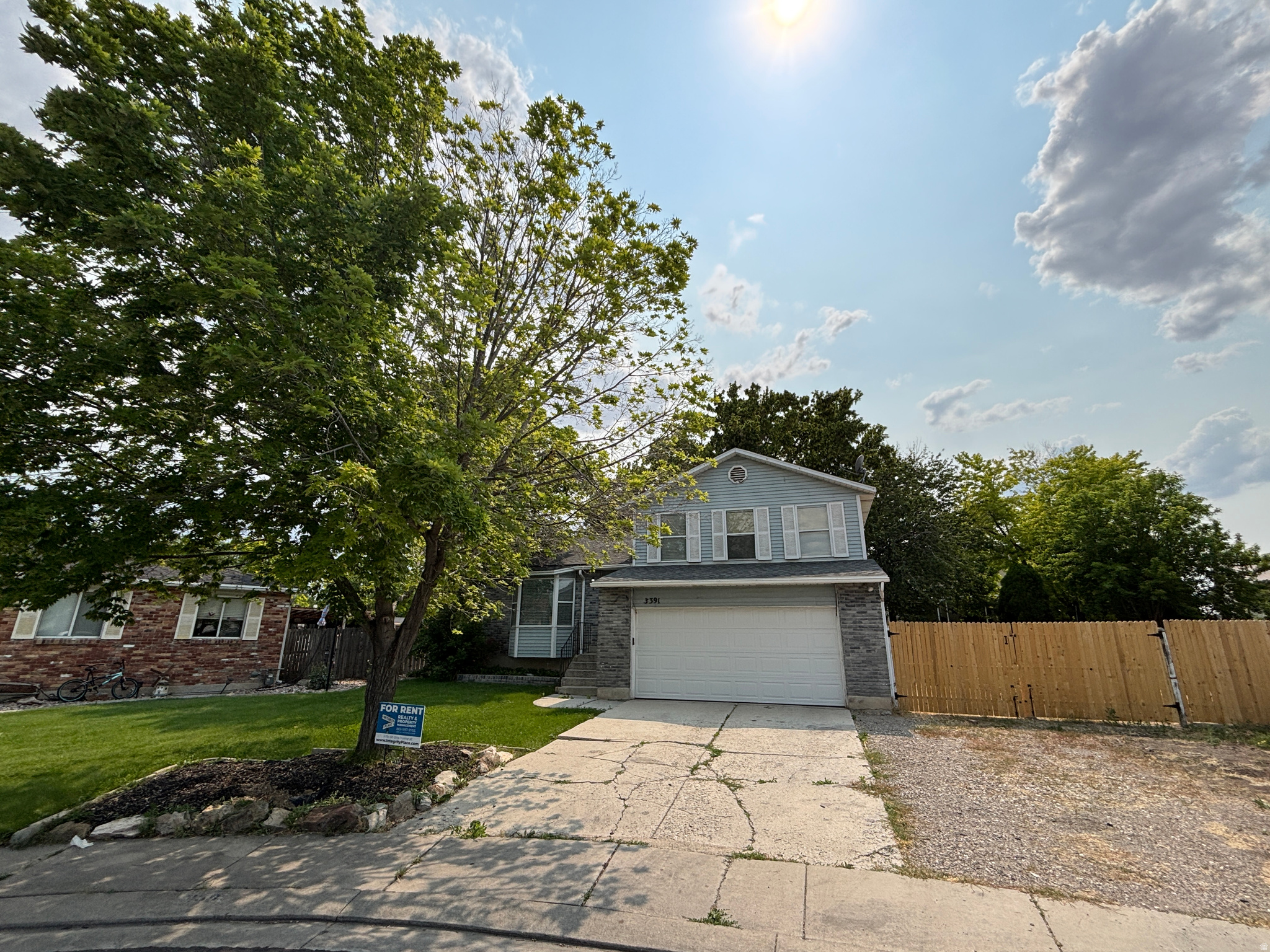 VISTA LAKE - Residential Lease