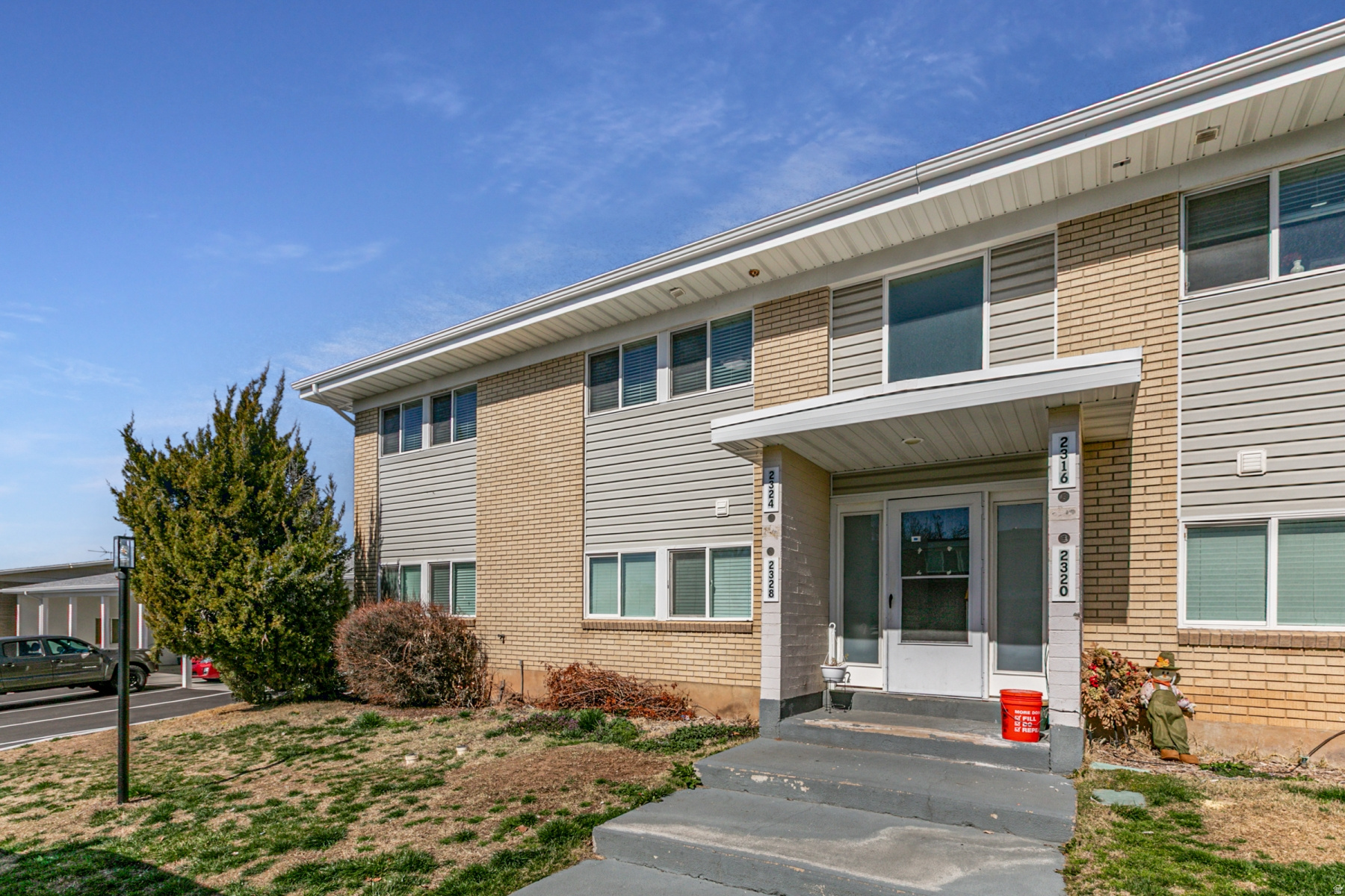 Top-floor 3 bed, 2 bath condo in a quiet, well-located neighborhood! Enjoy a functional layout with comfortable living space and added privacy from the upper level. Conveniently located less than 1/2 mile from the elementary school, under a mile to the junior high, and just minutes from Roy High. Easy access to Hill Air Force Base and centrally positioned between Riverdale and Clinton for shopping, dining, and everyday conveniences. New roof installed in 2024 adds peace of mind!