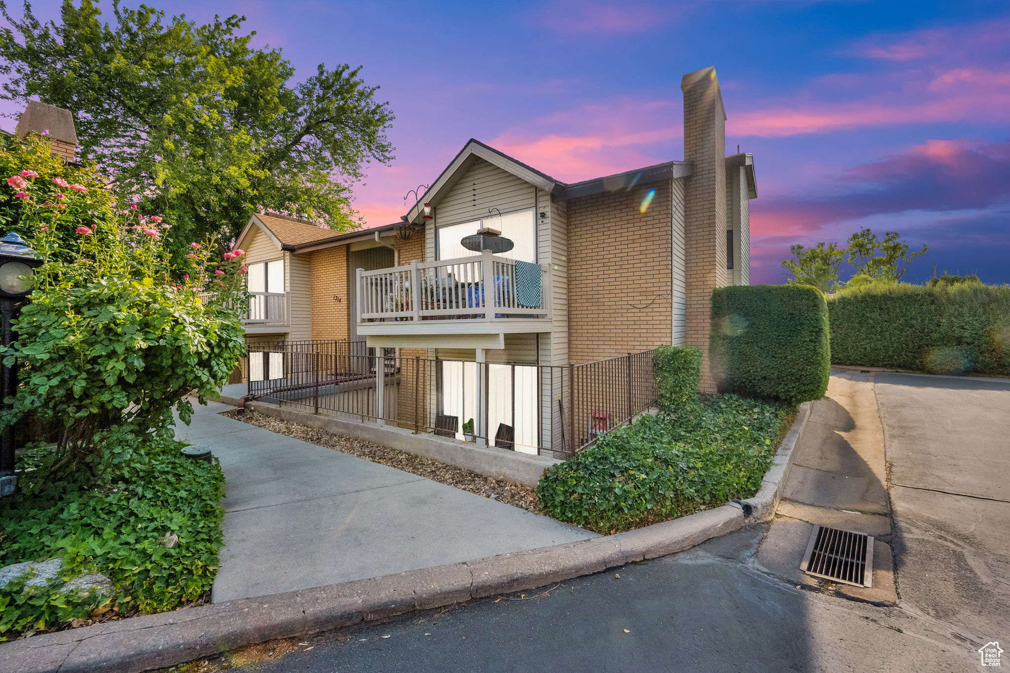 Great Condo  in a great neighborhood, offering convenient access to various amenities. You'll find it incredibly close to schools, various stores for all your shopping needs, and it even boasts its own private path to Vasa, perfect for outdoor activities and recreation.One of the significant advantages of this property is that the  (HOA) covers all utilities, with the exception of power and internet. Has been recently updated with new flooring and new carpets throughout, providing a fresh and inviting living space. Square footage figures are provided as a courtesy estimate only and were obtained from county. Buyer is advised to obtain an independent measurement.