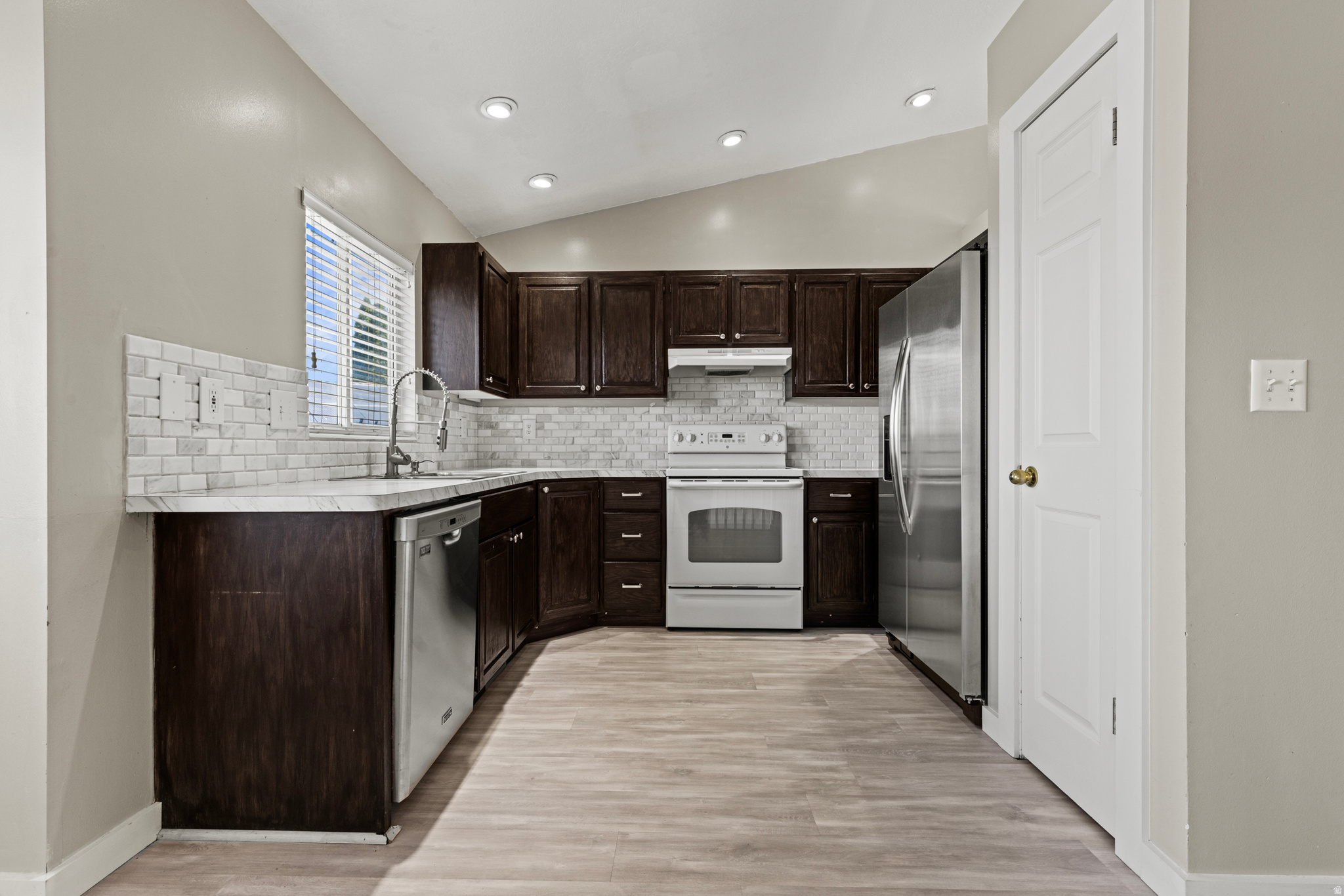 ALAND OF HONEY - Residential