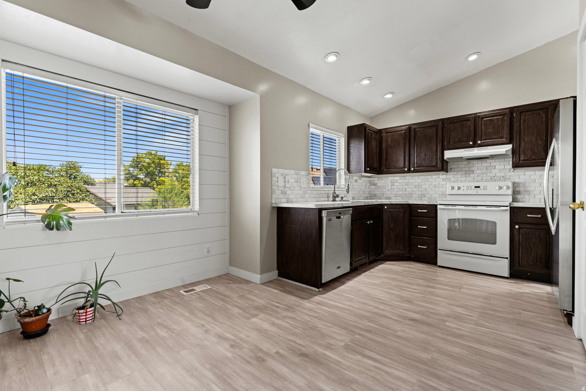 ALAND OF HONEY - Residential