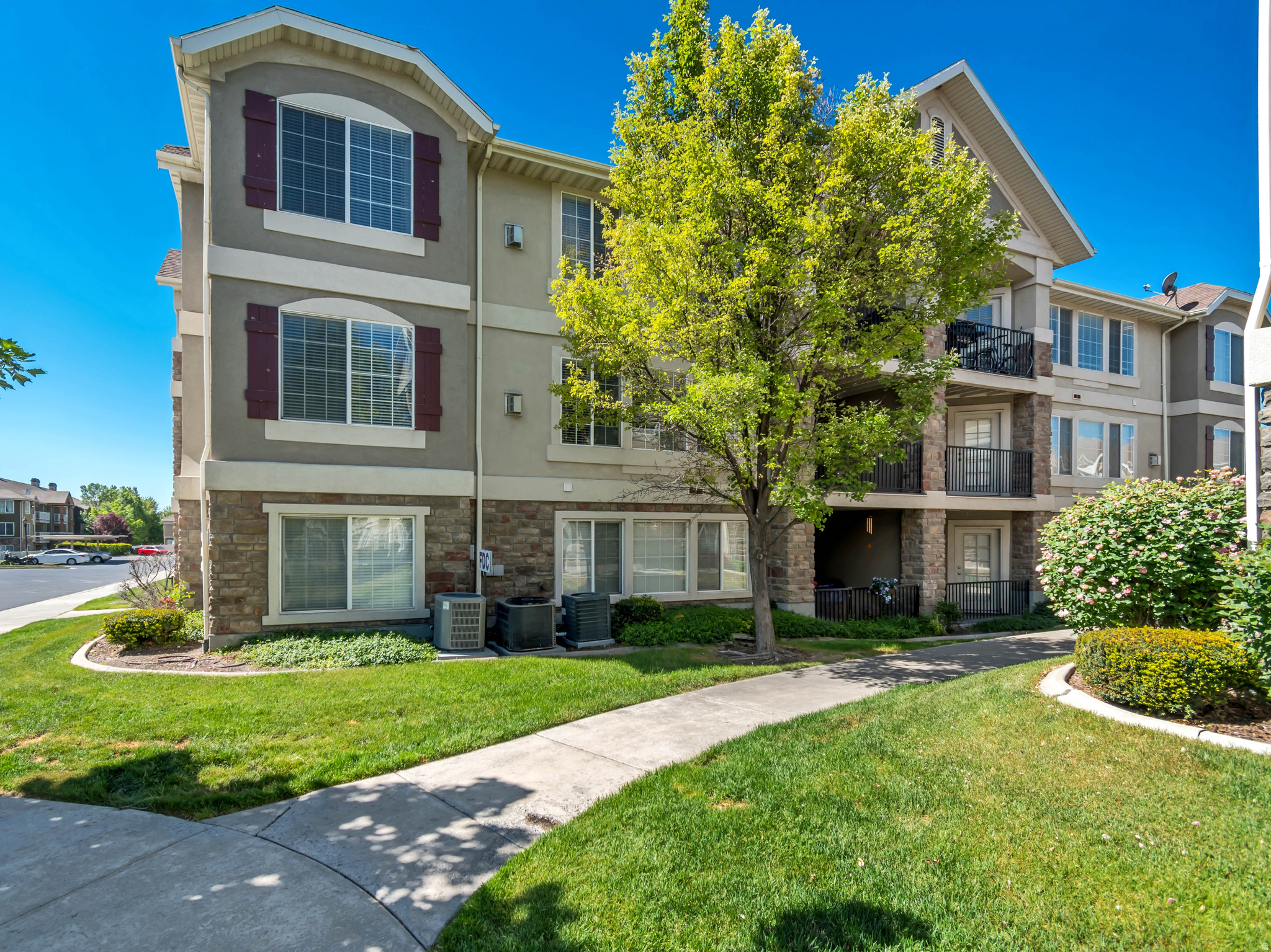 Top-floor condo filled with natural light and an open, airy feel thanks to vaulted ceilings throughout the main living area. Enjoy resort-style living with low-maintenance convenience and fantastic HOA amenities. The inviting family room features a cozy fireplace and flows seamlessly into the kitchen with bar seating, stainless steel appliances, and a spacious dining area perfect for gathering and entertaining. The large primary suite includes a walk-in closet, while two additional generously sized bedrooms provide flexibility for family, guests, or a home office. Ideally located near dining, shopping, and the Ruth and Nathan Hale Theater. FHA-approved community adds even more appeal. Schedule  your private showing today! Square footage is provided as a courtesy estimate only and was obtained by county records. Buyer is advised to obtain an independent measurement.