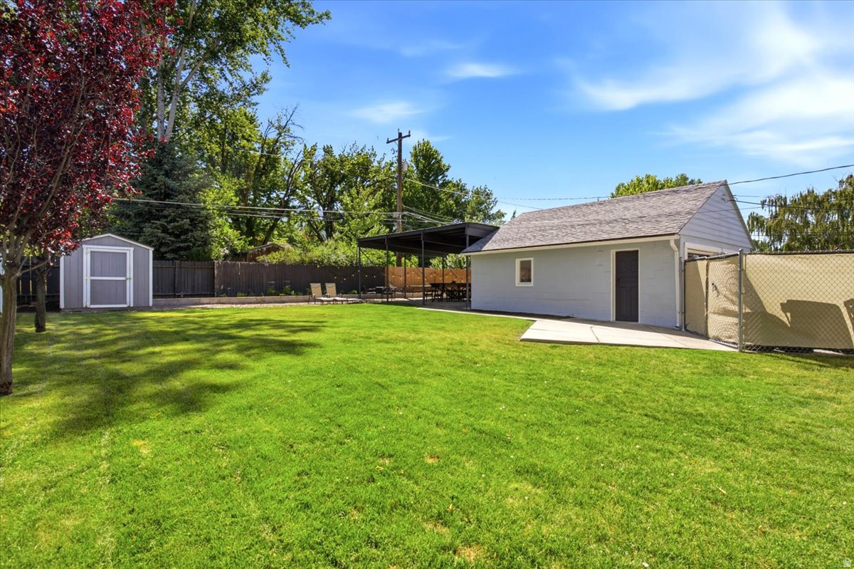 CRESTHOMES ADDITION - Residential