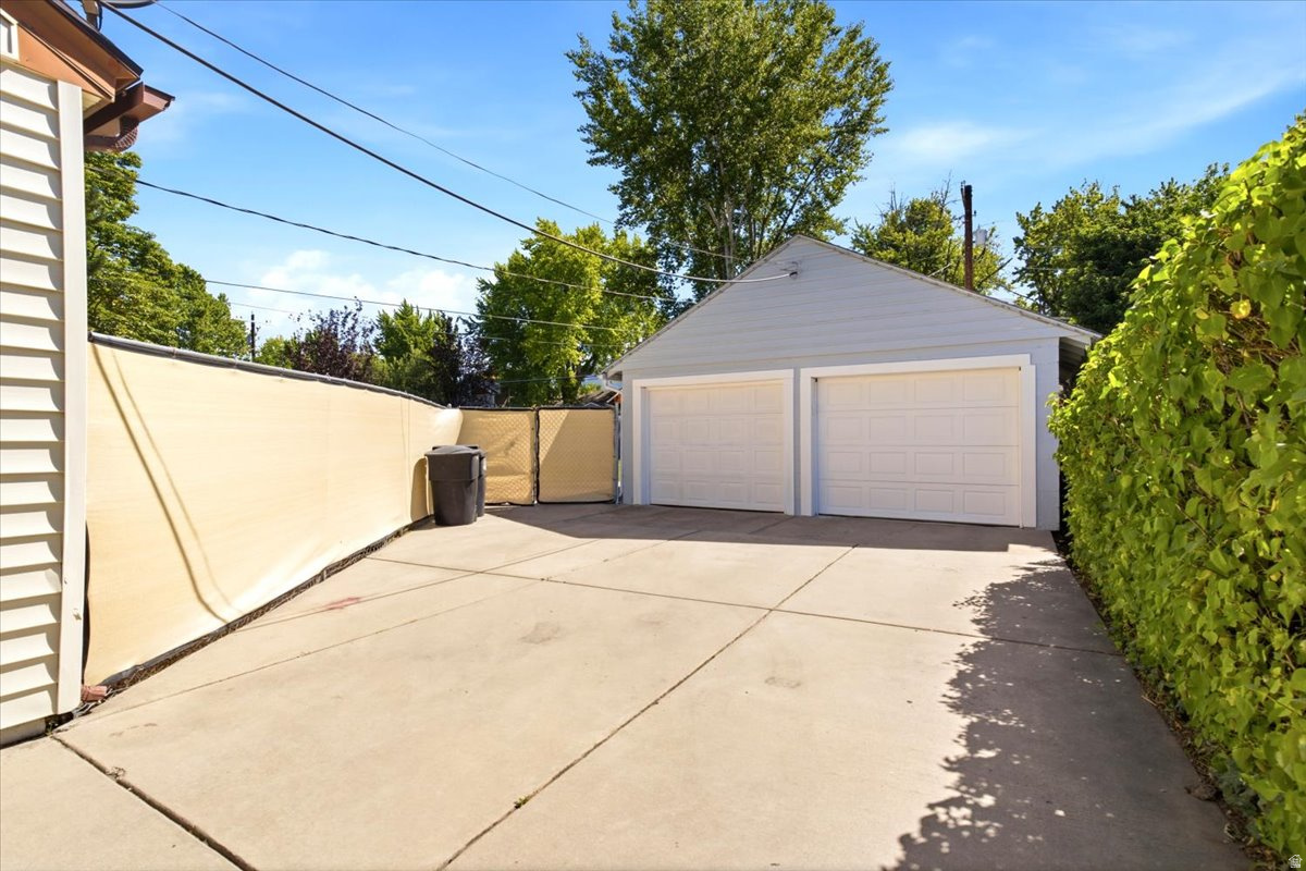 CRESTHOMES ADDITION - Residential