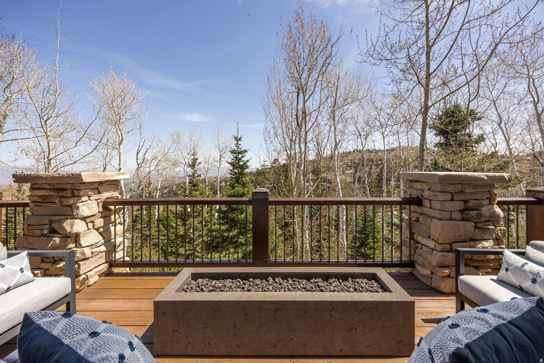 LARKSPUR TOWNHOMES - Residential