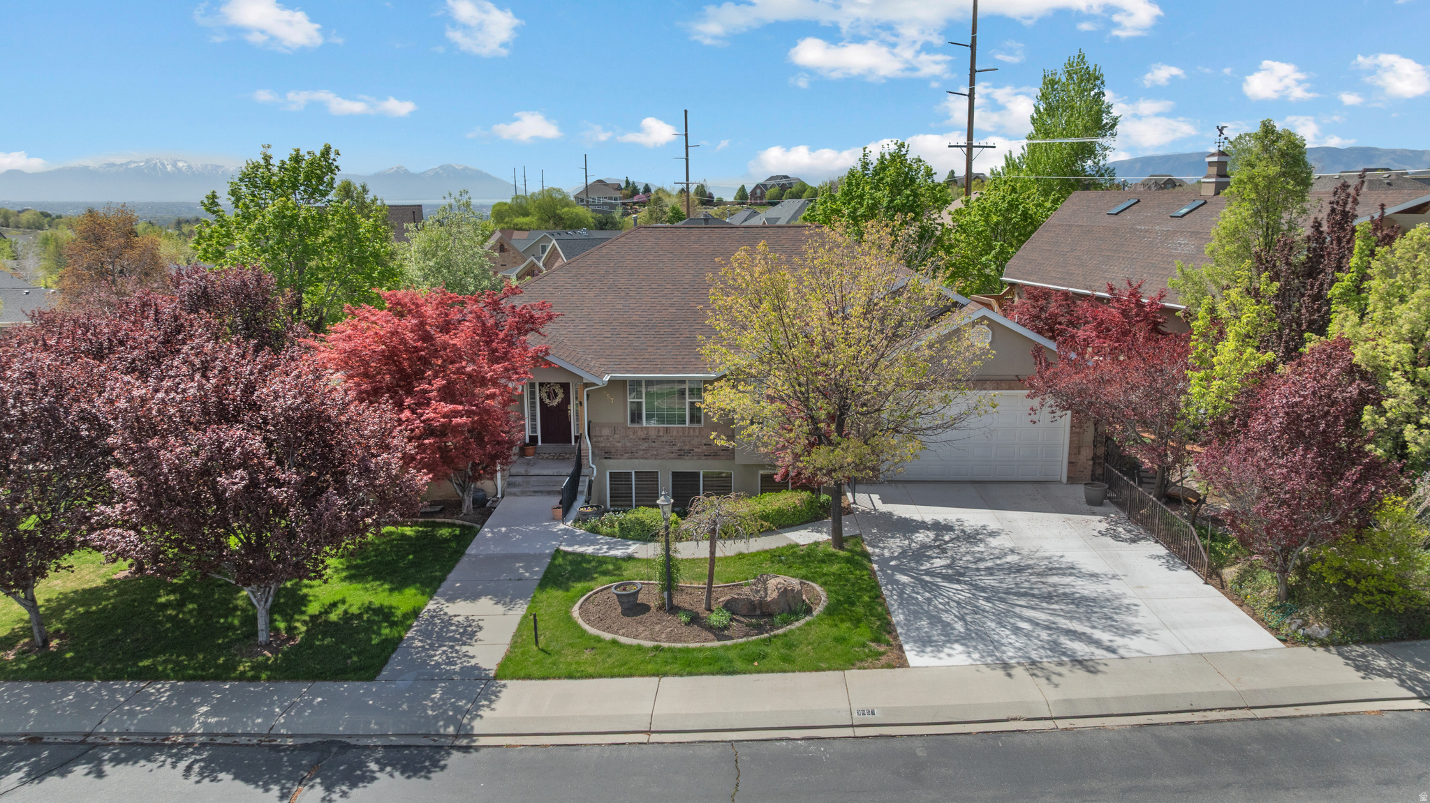 RED OAKS - Residential