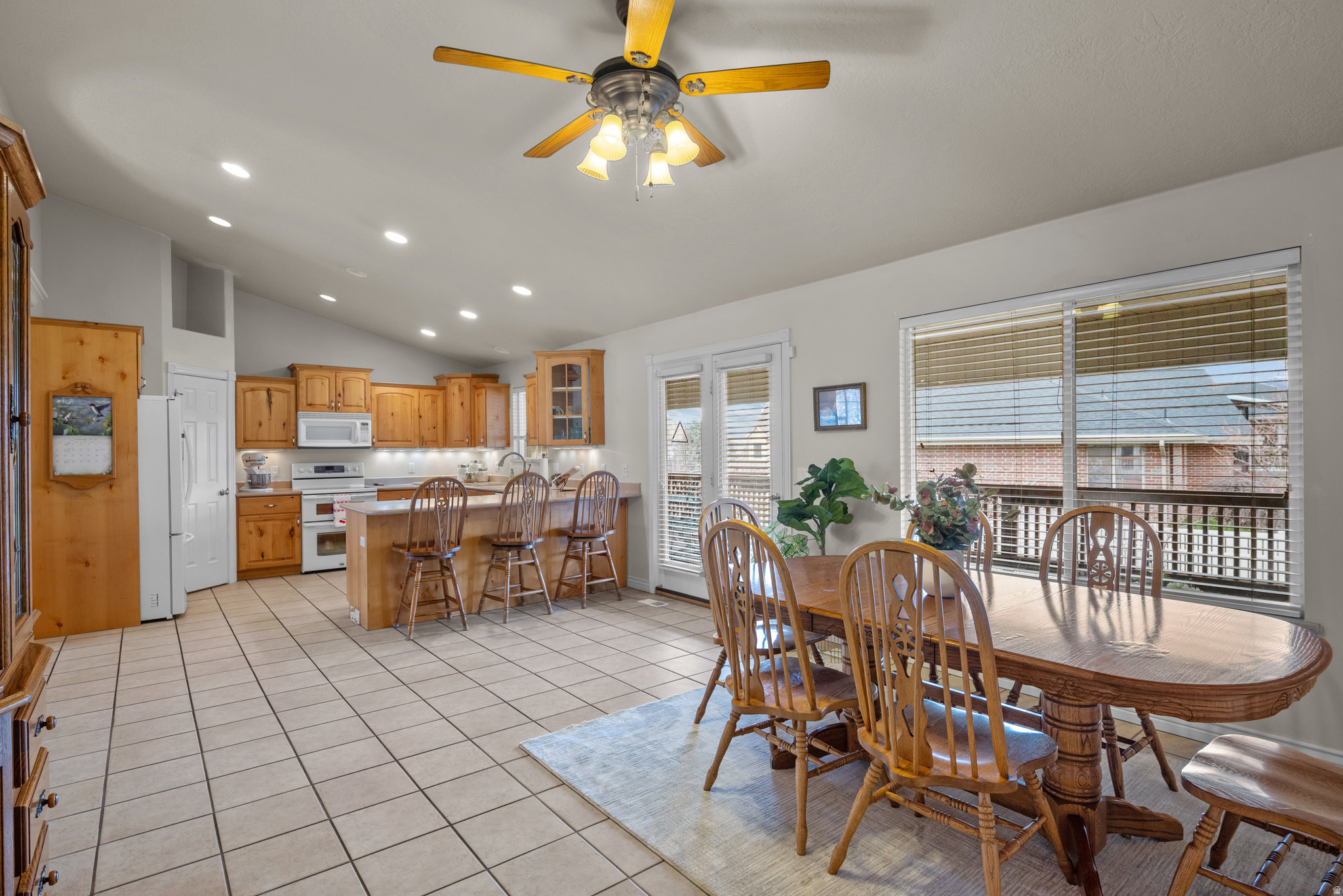 RED OAKS - Residential