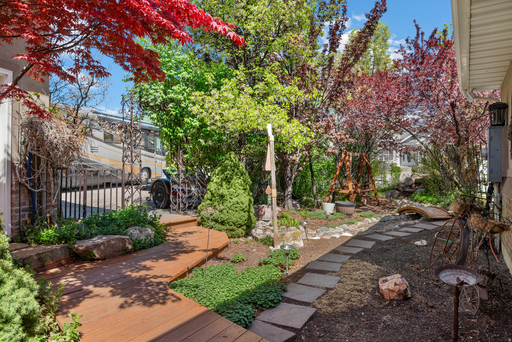 RED OAKS - Residential