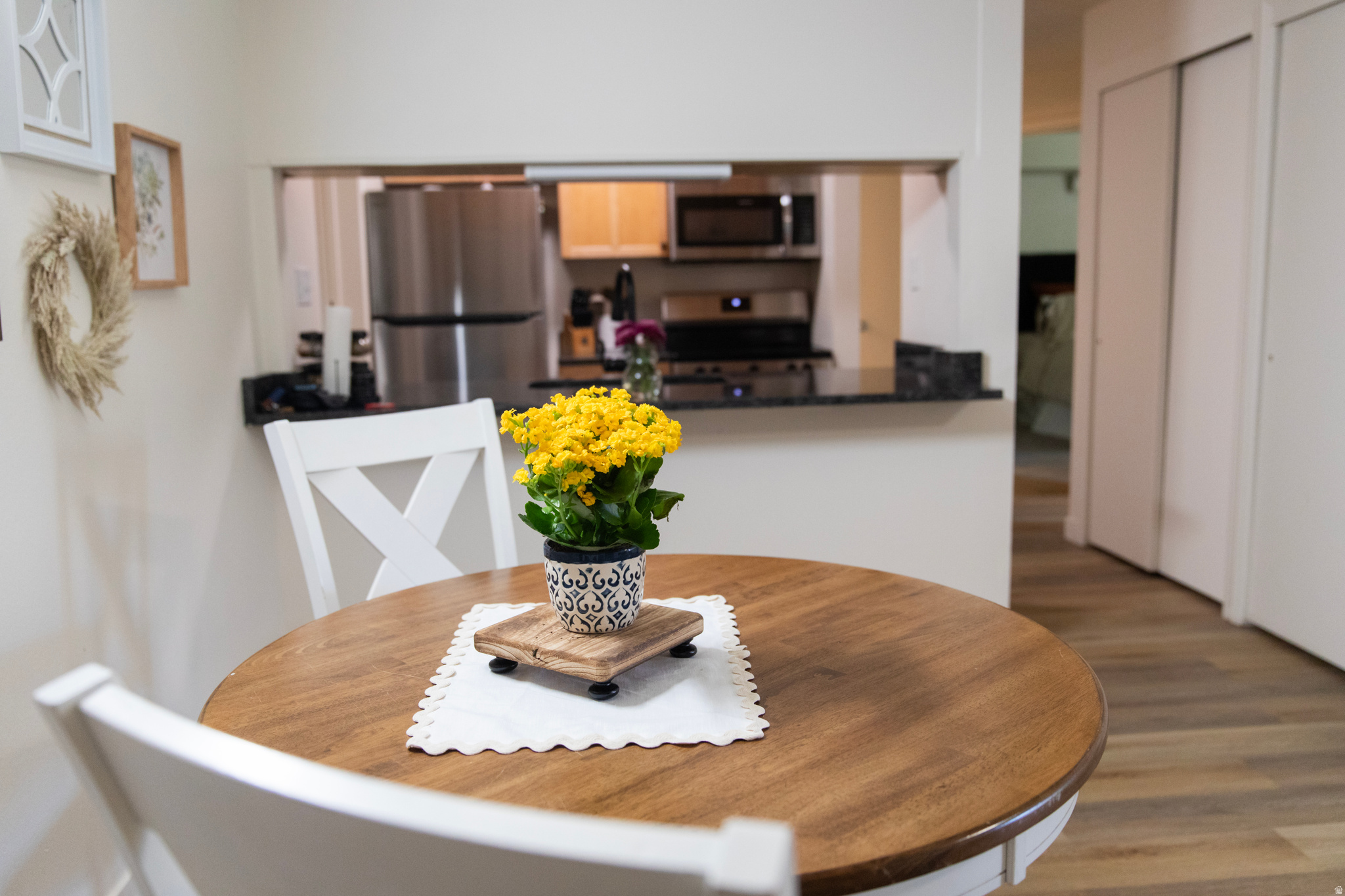 COUNTRY HILLS SQ - Residential