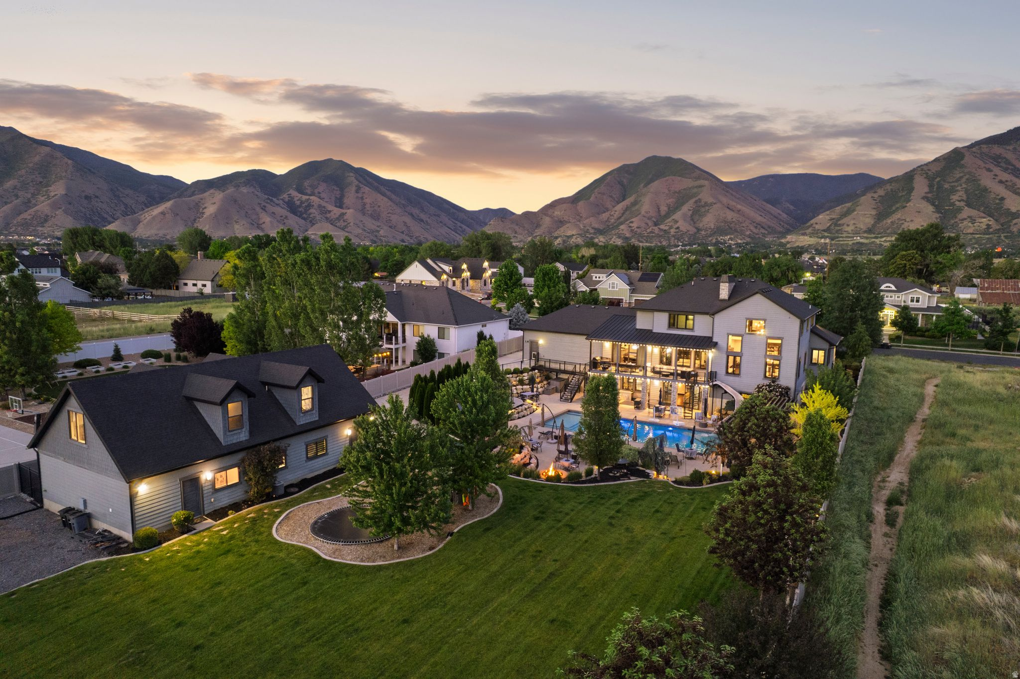 MAPLETON HIGHLANDS - Residential