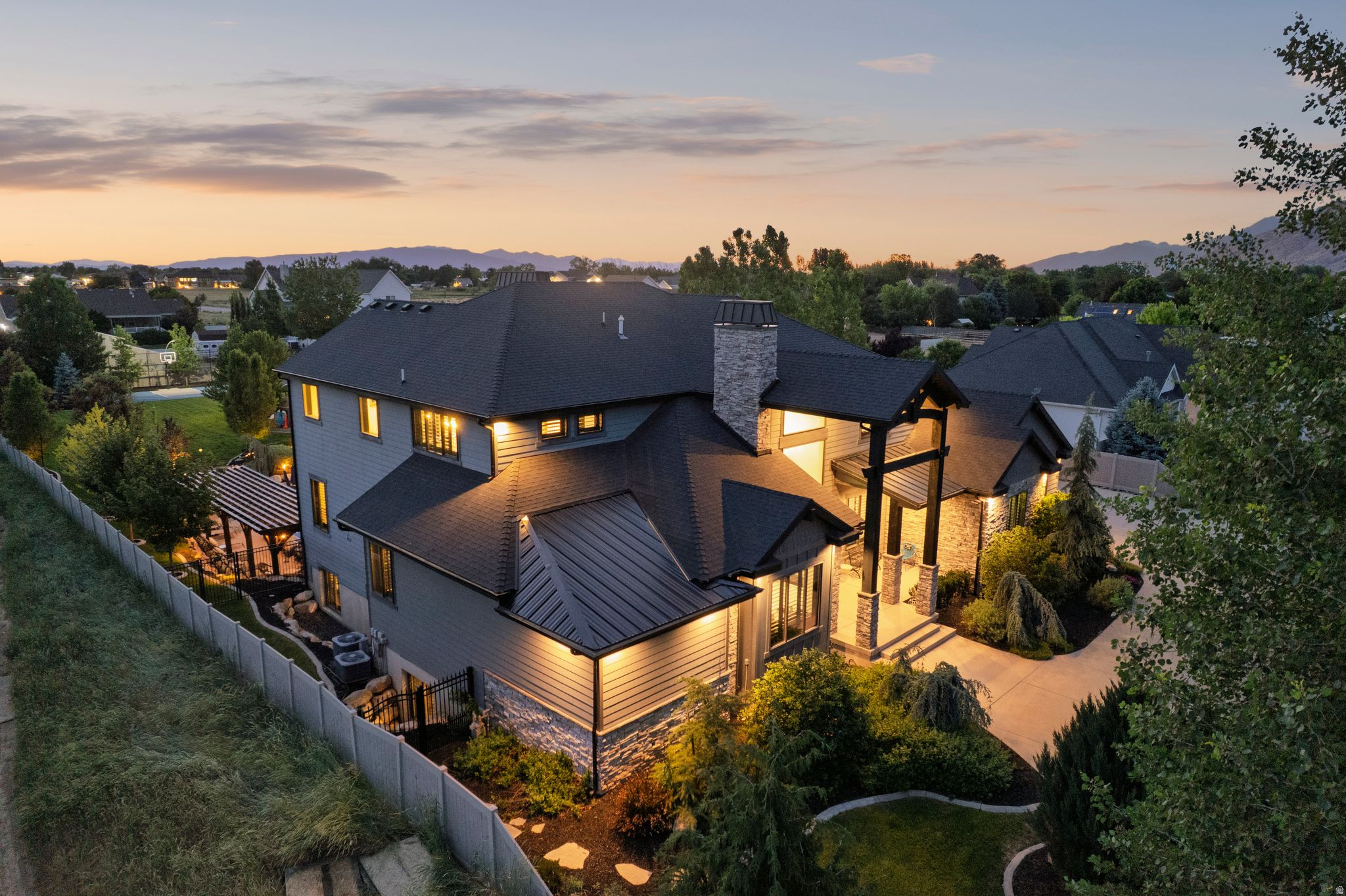 MAPLETON HIGHLANDS - Residential