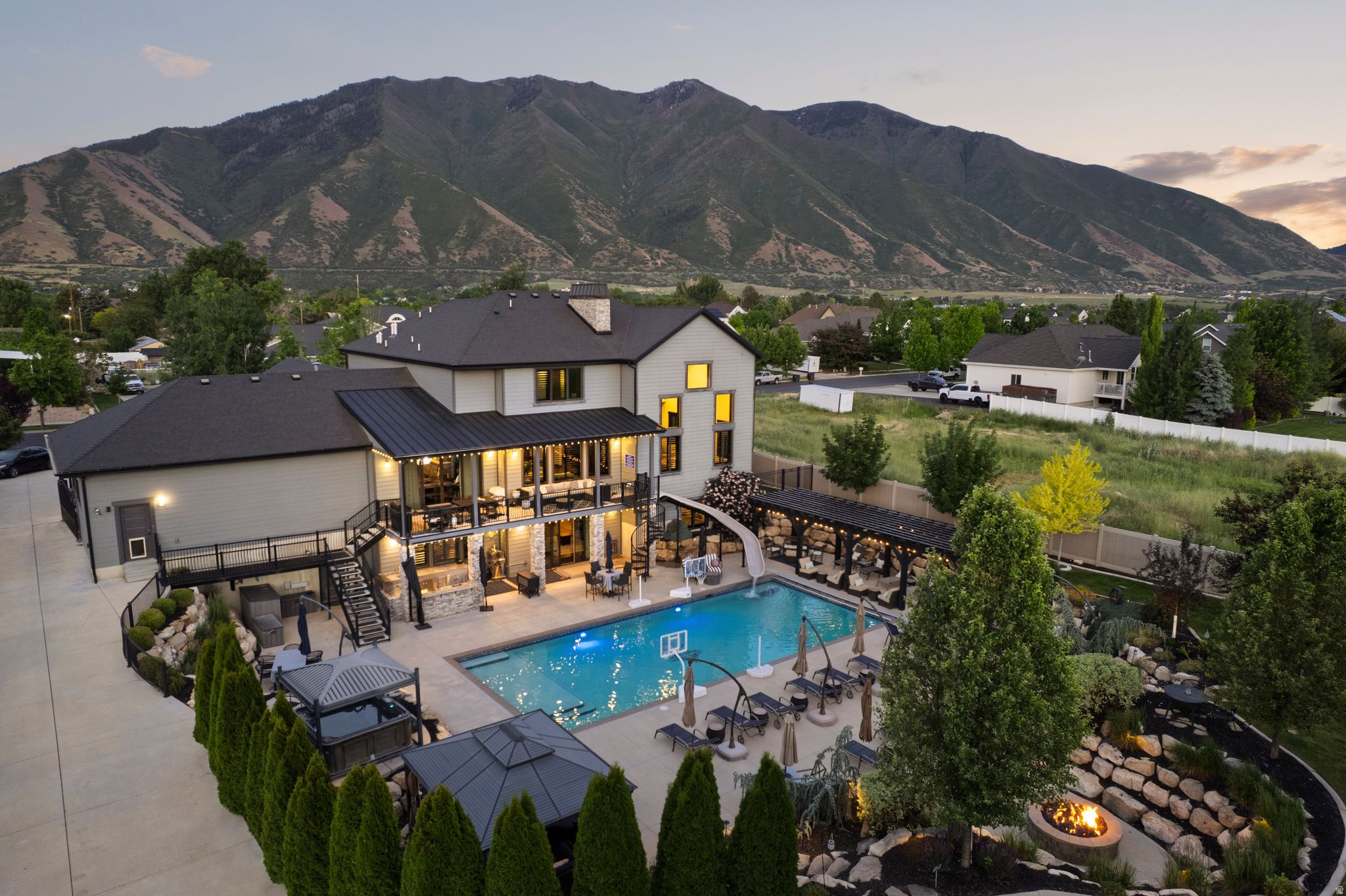 MAPLETON HIGHLANDS - Residential
