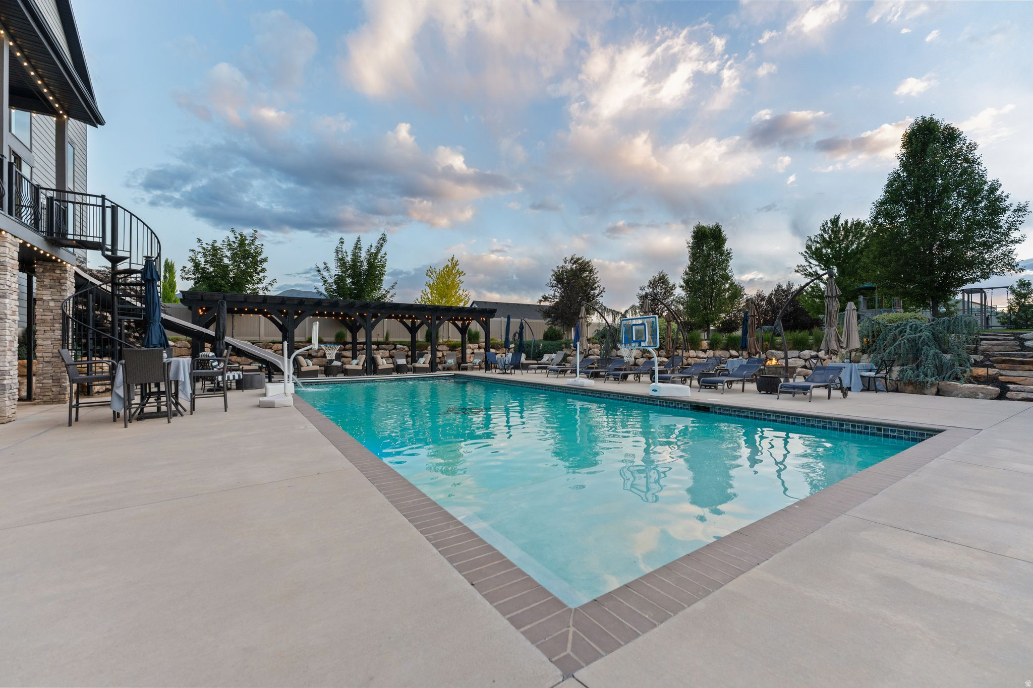 MAPLETON HIGHLANDS - Residential