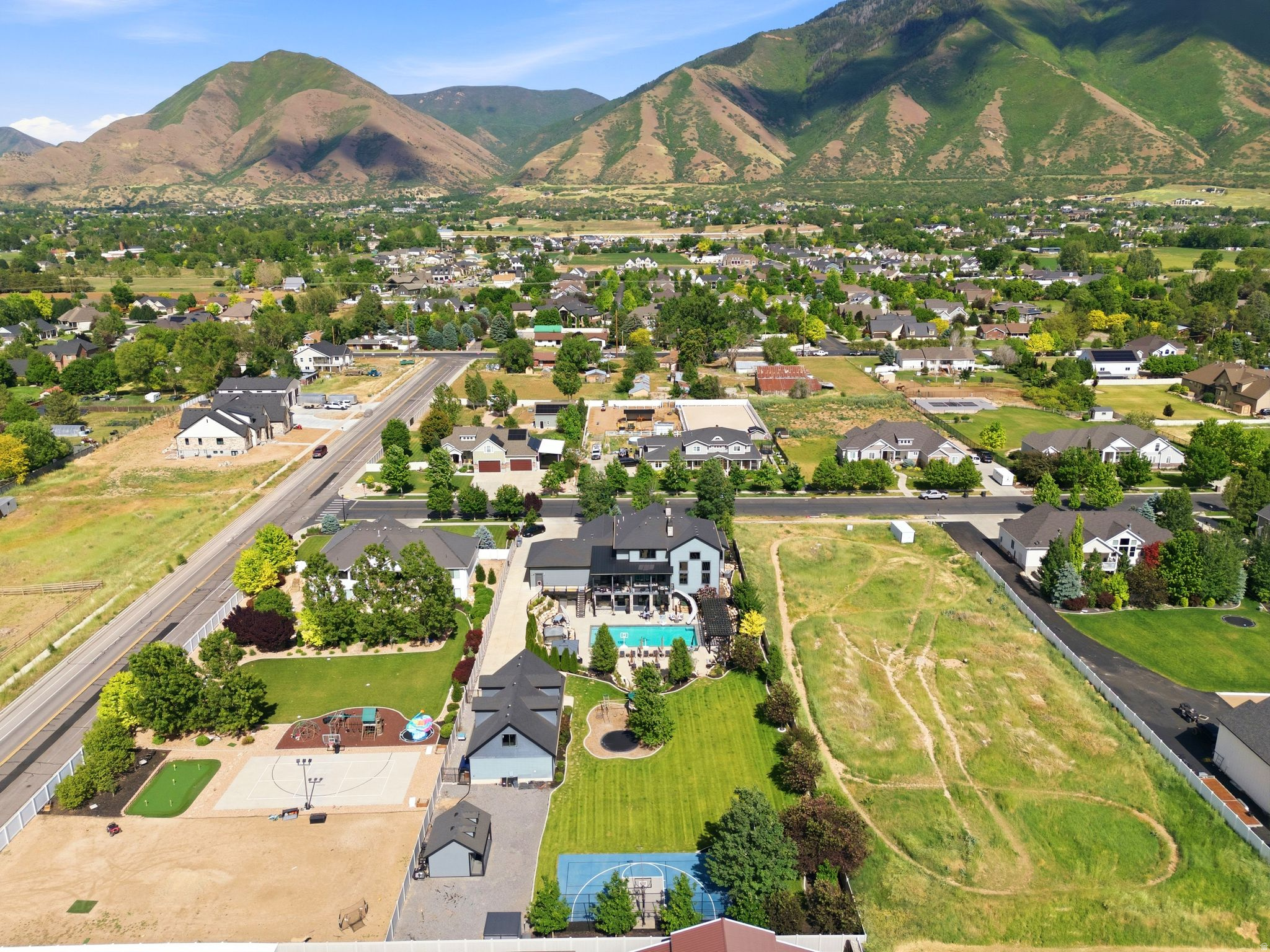 MAPLETON HIGHLANDS - Residential