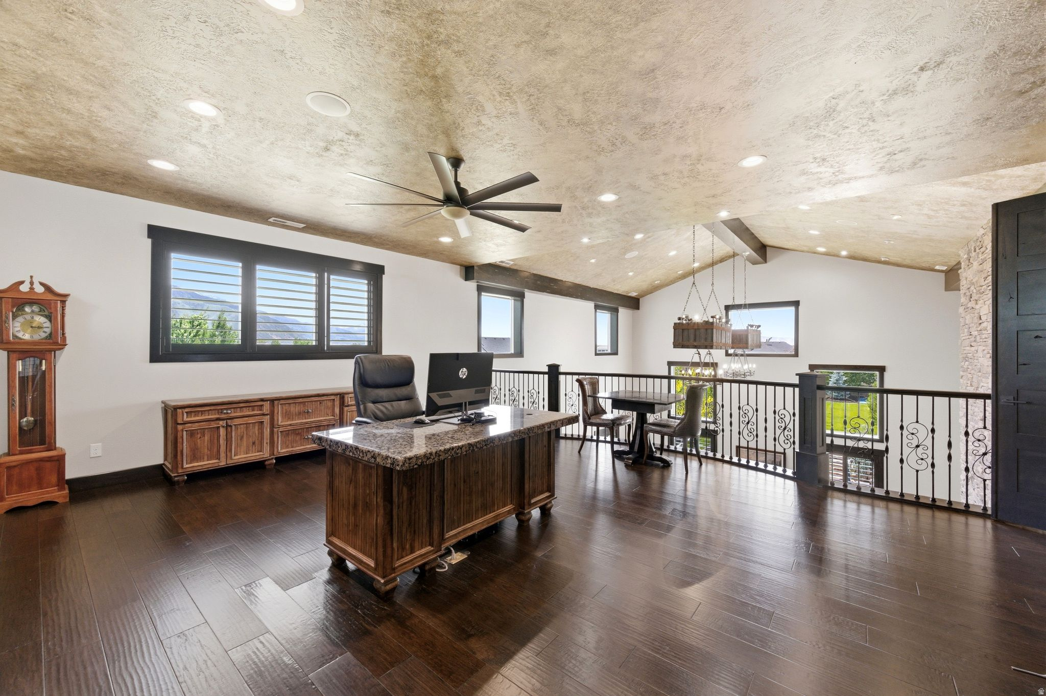 MAPLETON HIGHLANDS - Residential