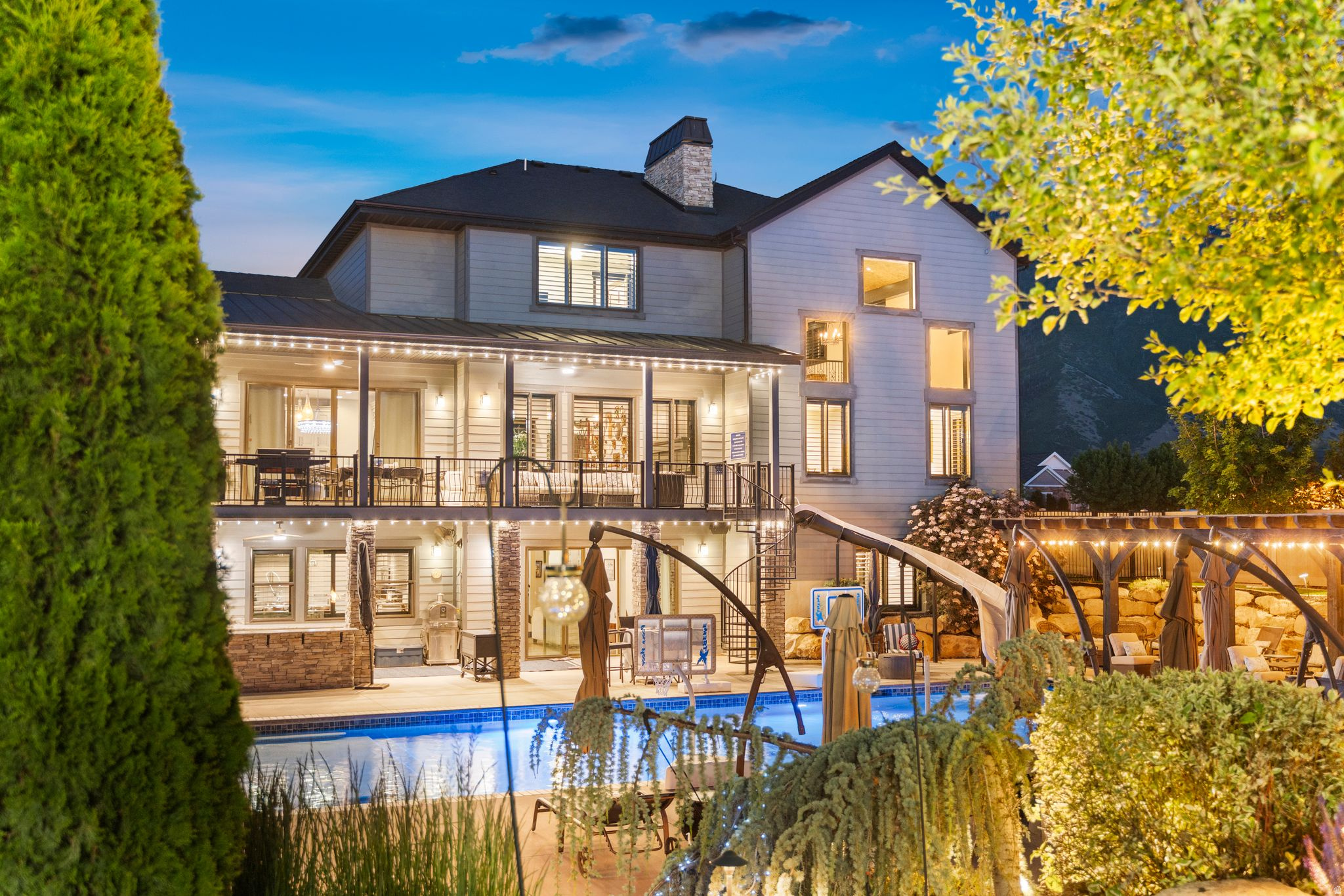 MAPLETON HIGHLANDS - Residential