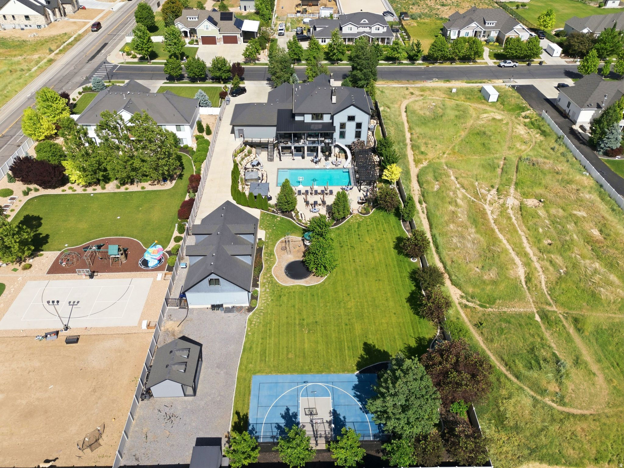 MAPLETON HIGHLANDS - Residential