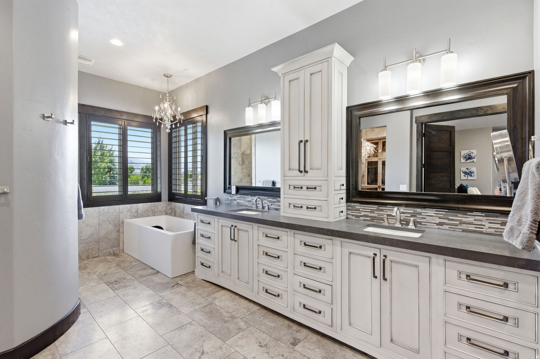 MAPLETON HIGHLANDS - Residential