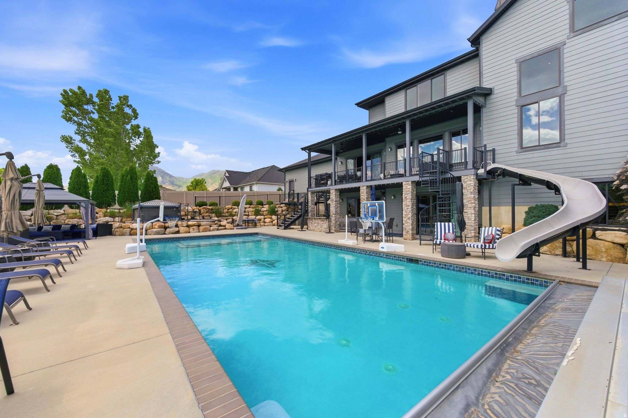 MAPLETON HIGHLANDS - Residential