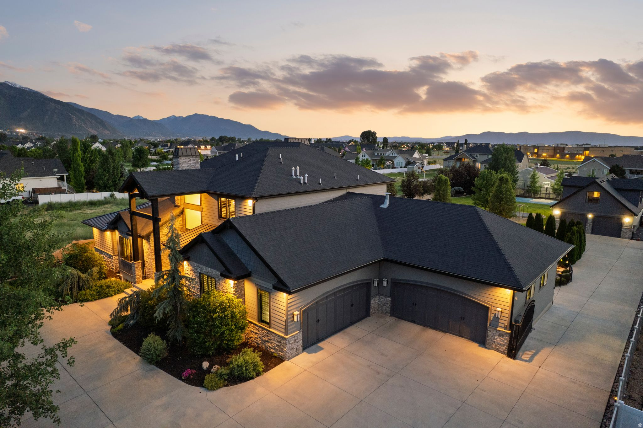 MAPLETON HIGHLANDS - Residential