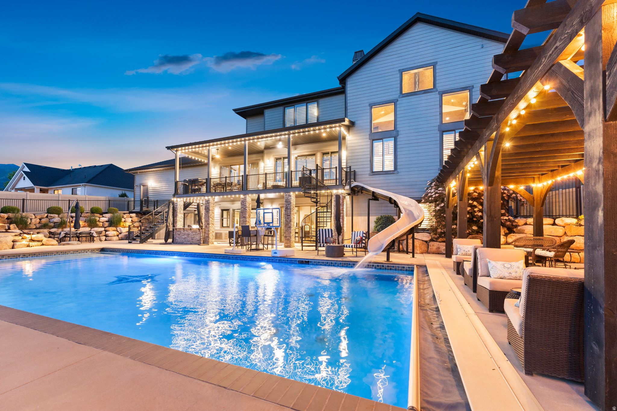 MAPLETON HIGHLANDS - Residential