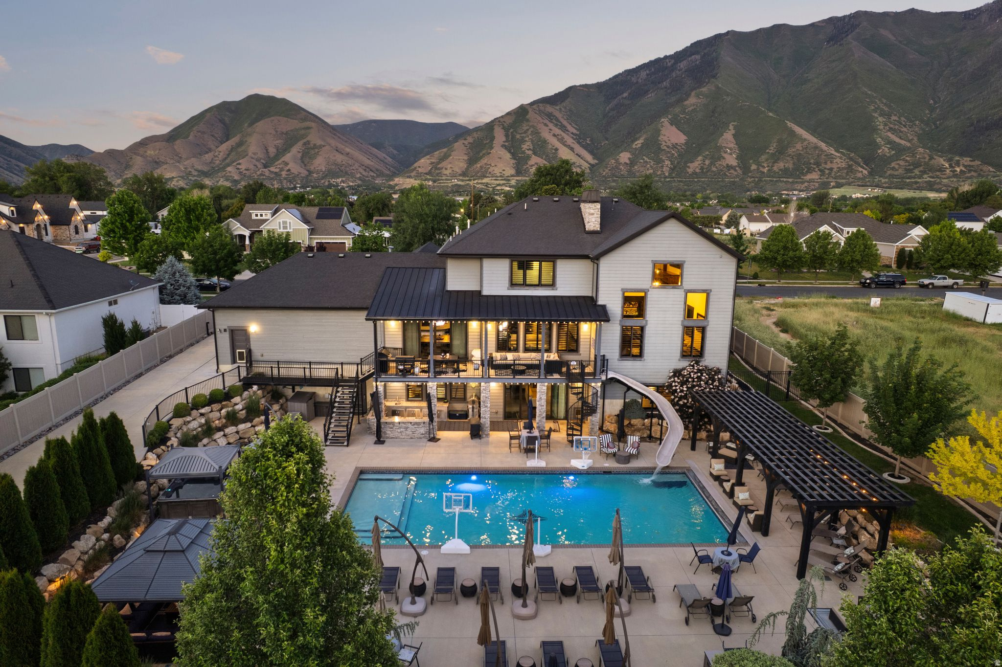 MAPLETON HIGHLANDS - Residential