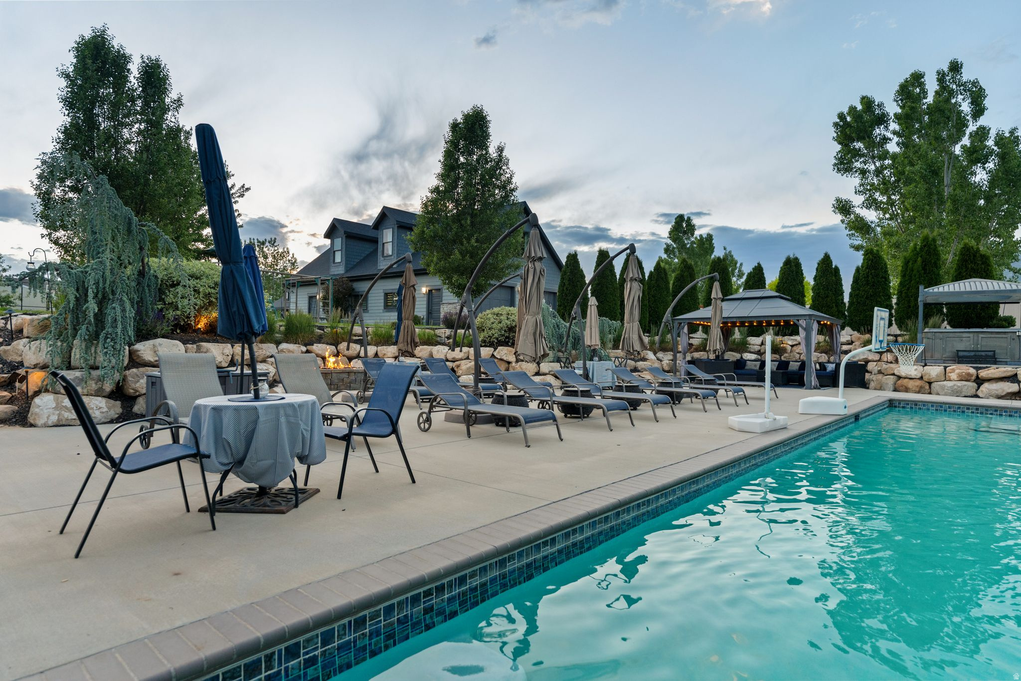 MAPLETON HIGHLANDS - Residential