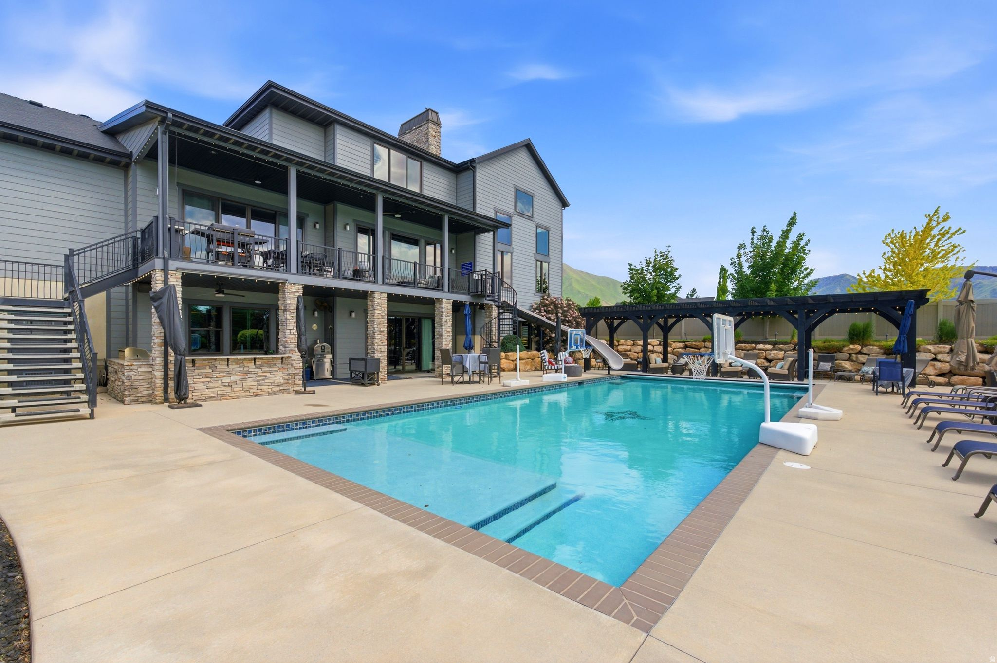 MAPLETON HIGHLANDS - Residential
