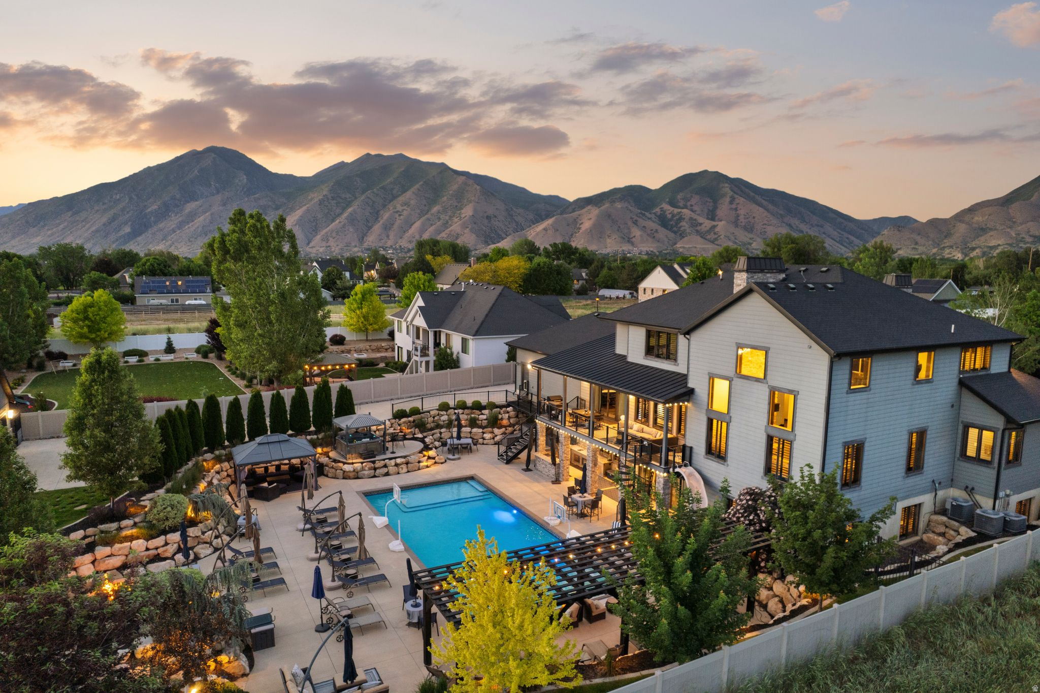 MAPLETON HIGHLANDS - Residential