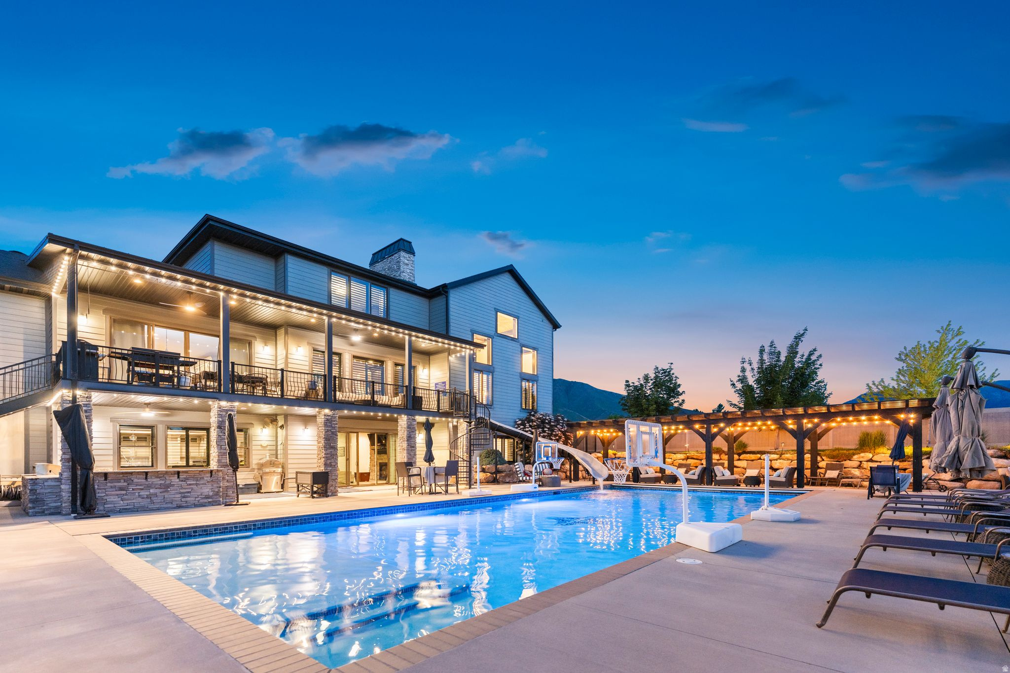MAPLETON HIGHLANDS - Residential