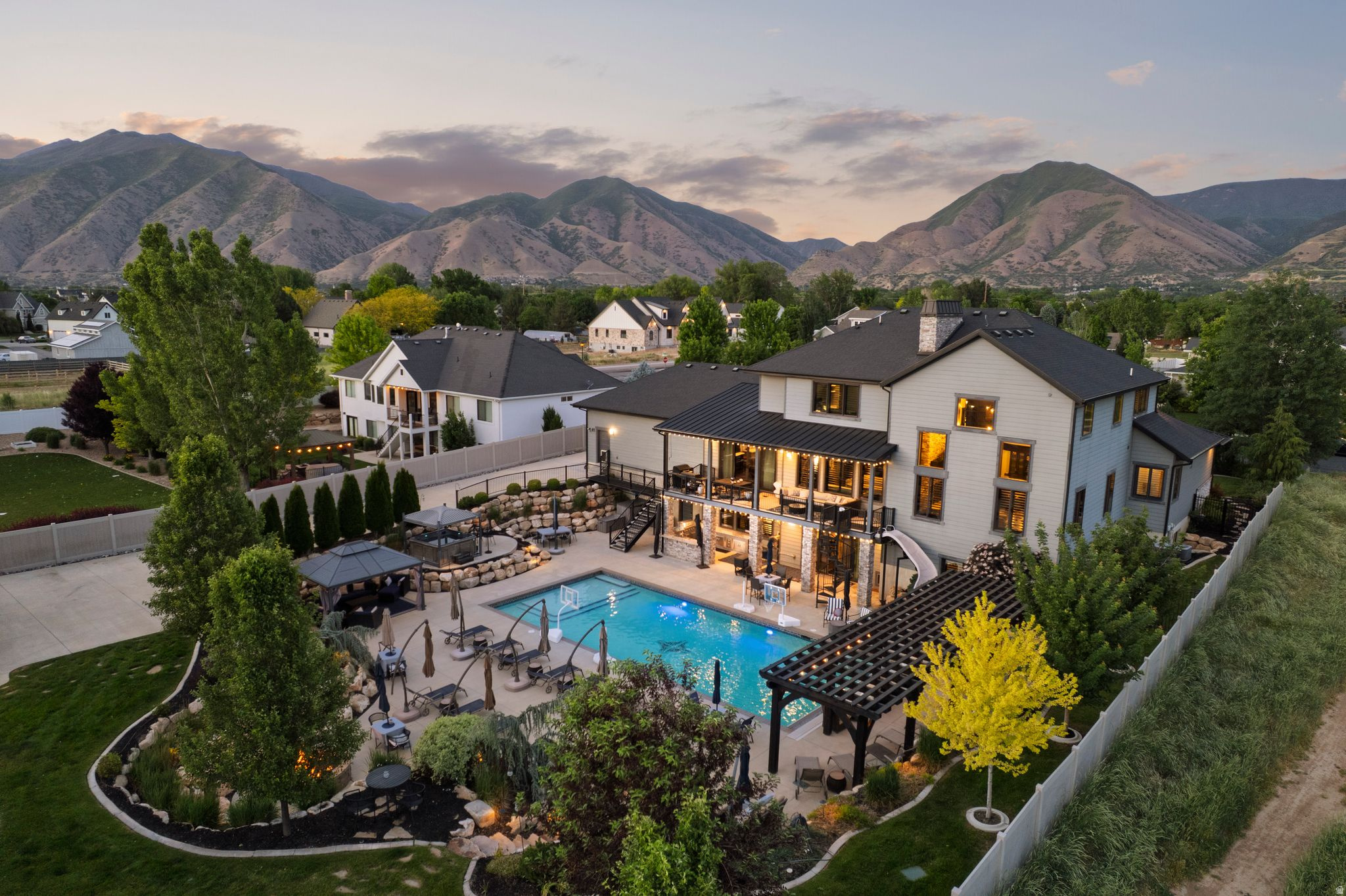 MAPLETON HIGHLANDS - Residential