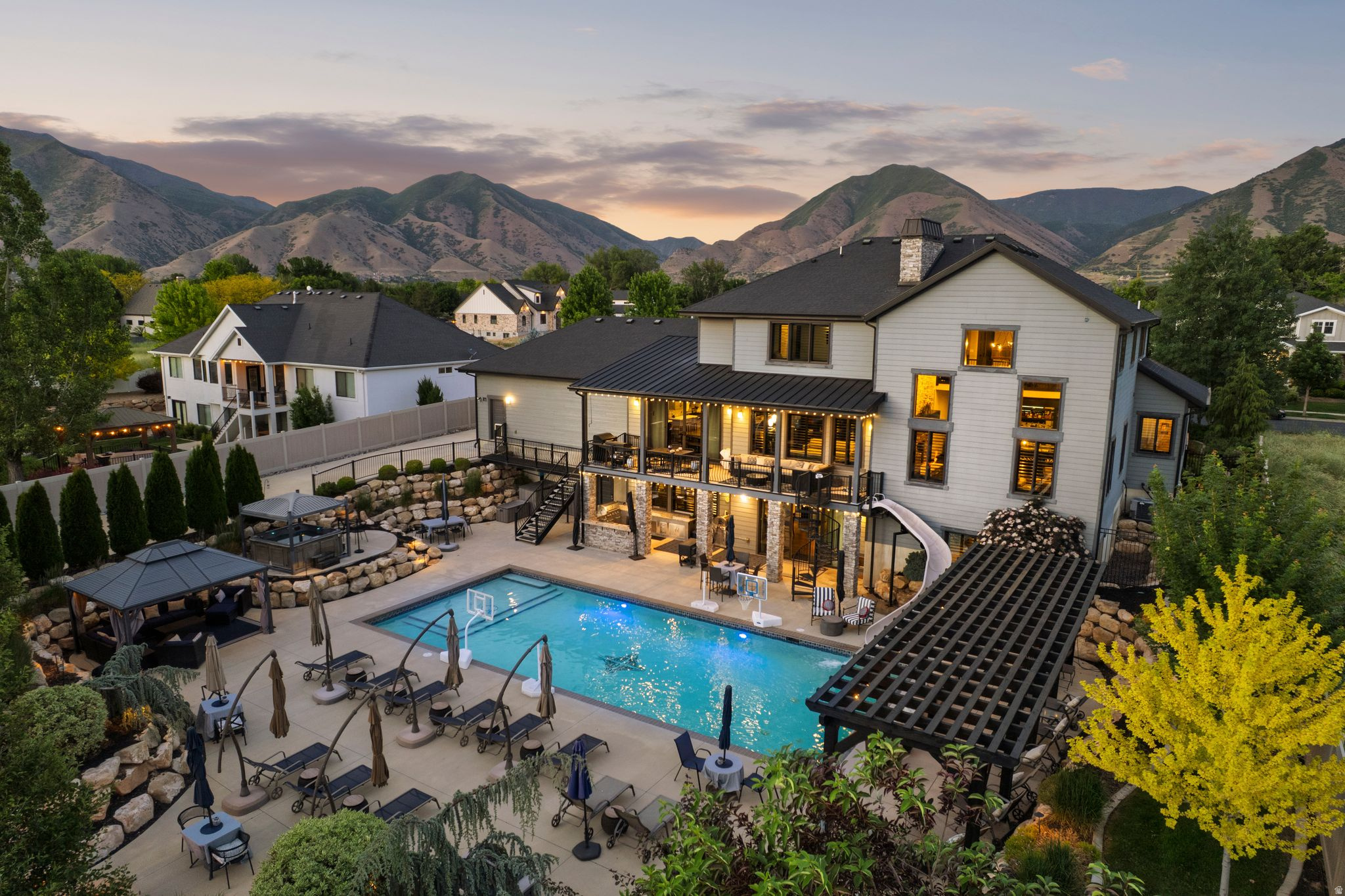 MAPLETON HIGHLANDS - Residential