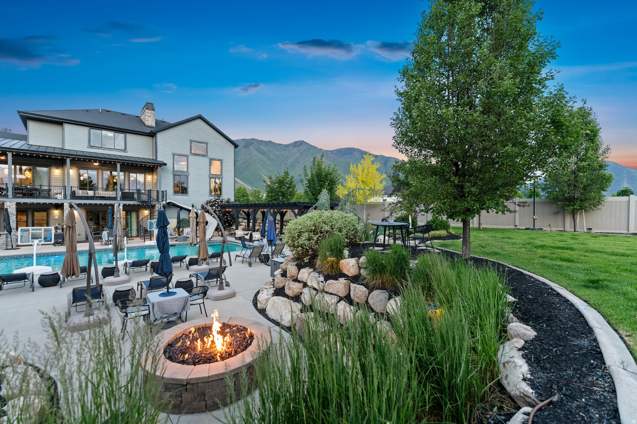 MAPLETON HIGHLANDS - Residential